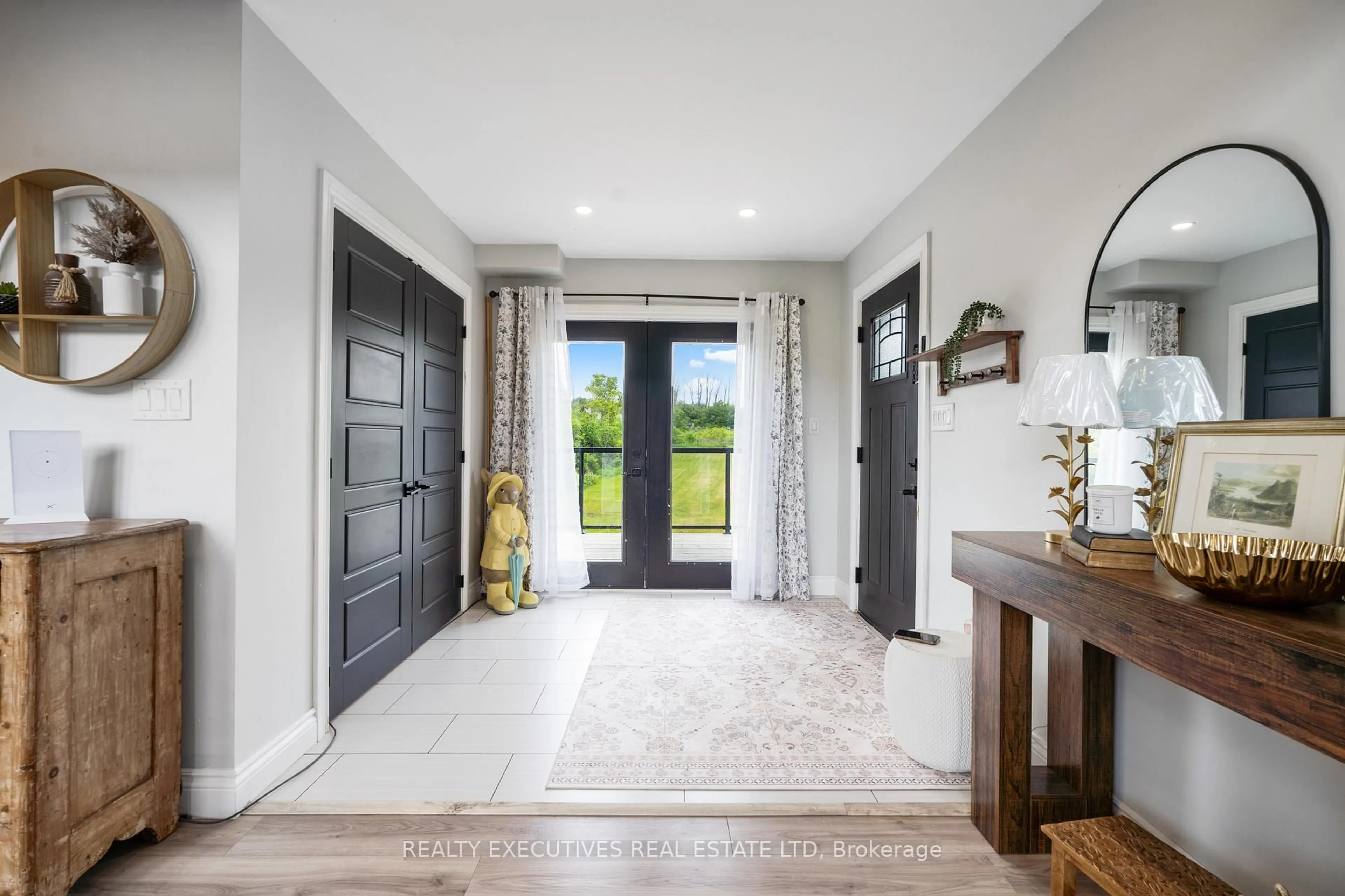 Indoor entryway for 10115 County Road 2 Rd, South Dundas Ontario K0E 1K0