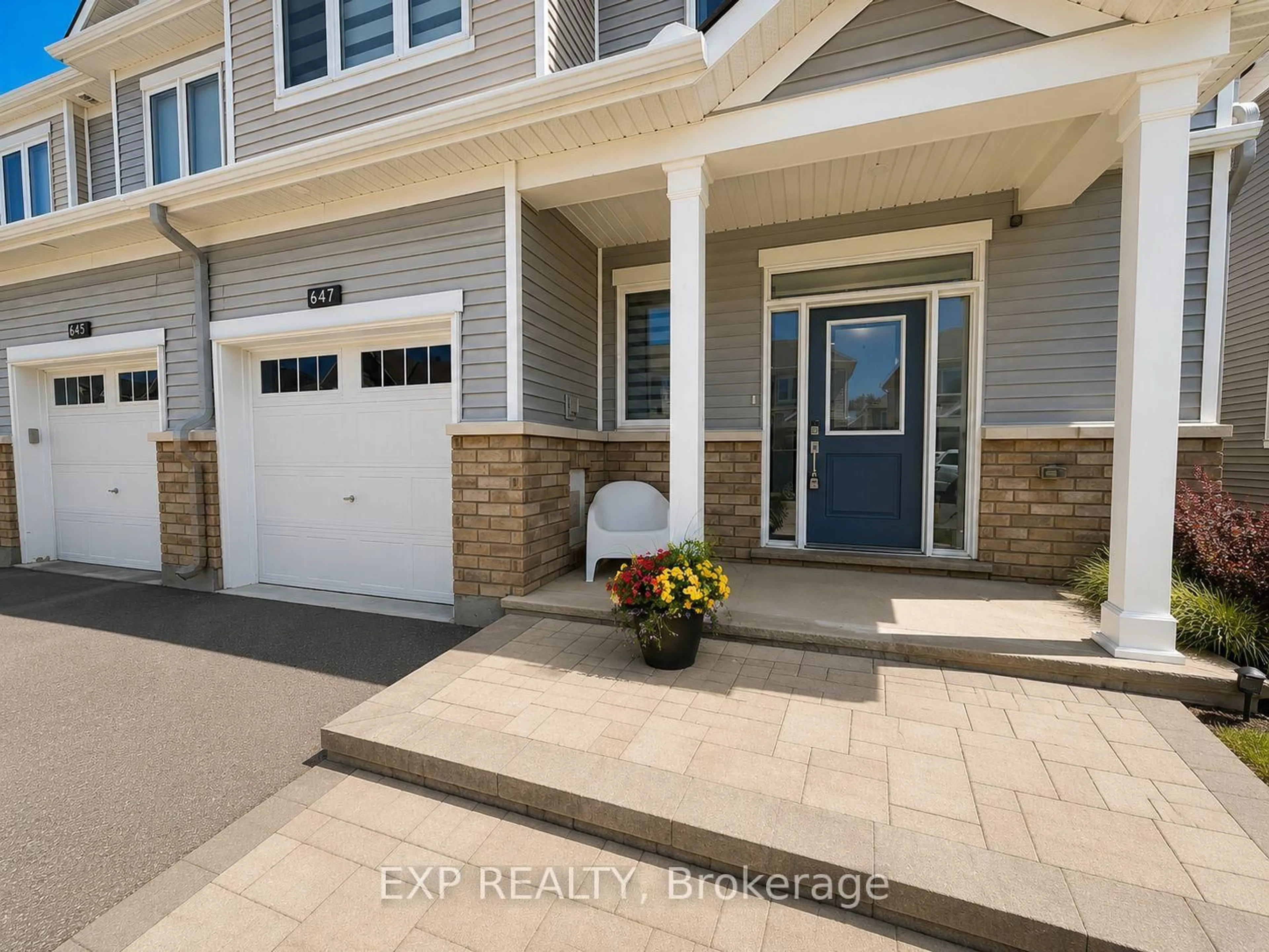Indoor entryway for 647 Crevier Walk, Ottawa Ontario K1W 0M7