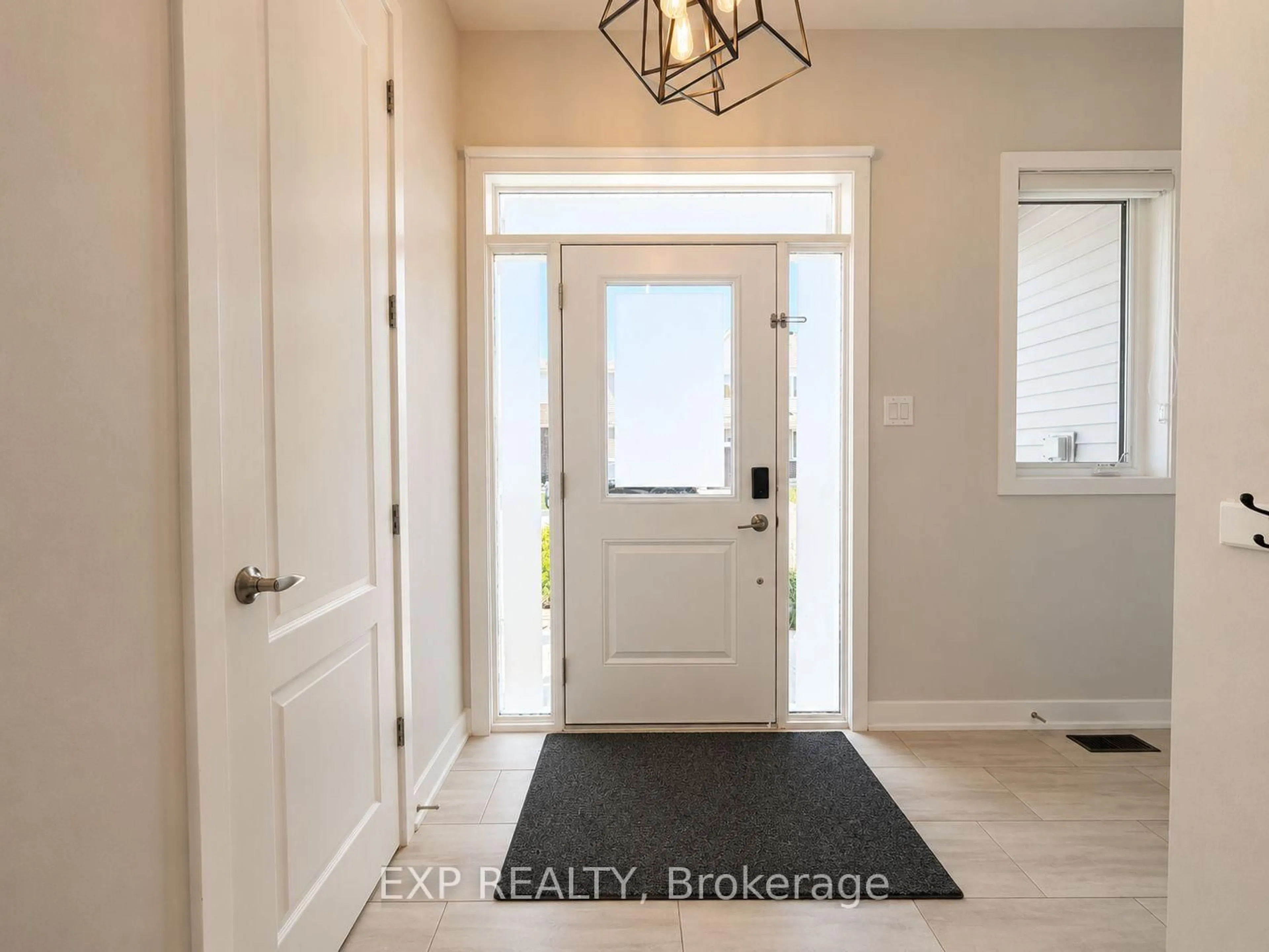 Indoor entryway for 647 Crevier Walk, Ottawa Ontario K1W 0M7