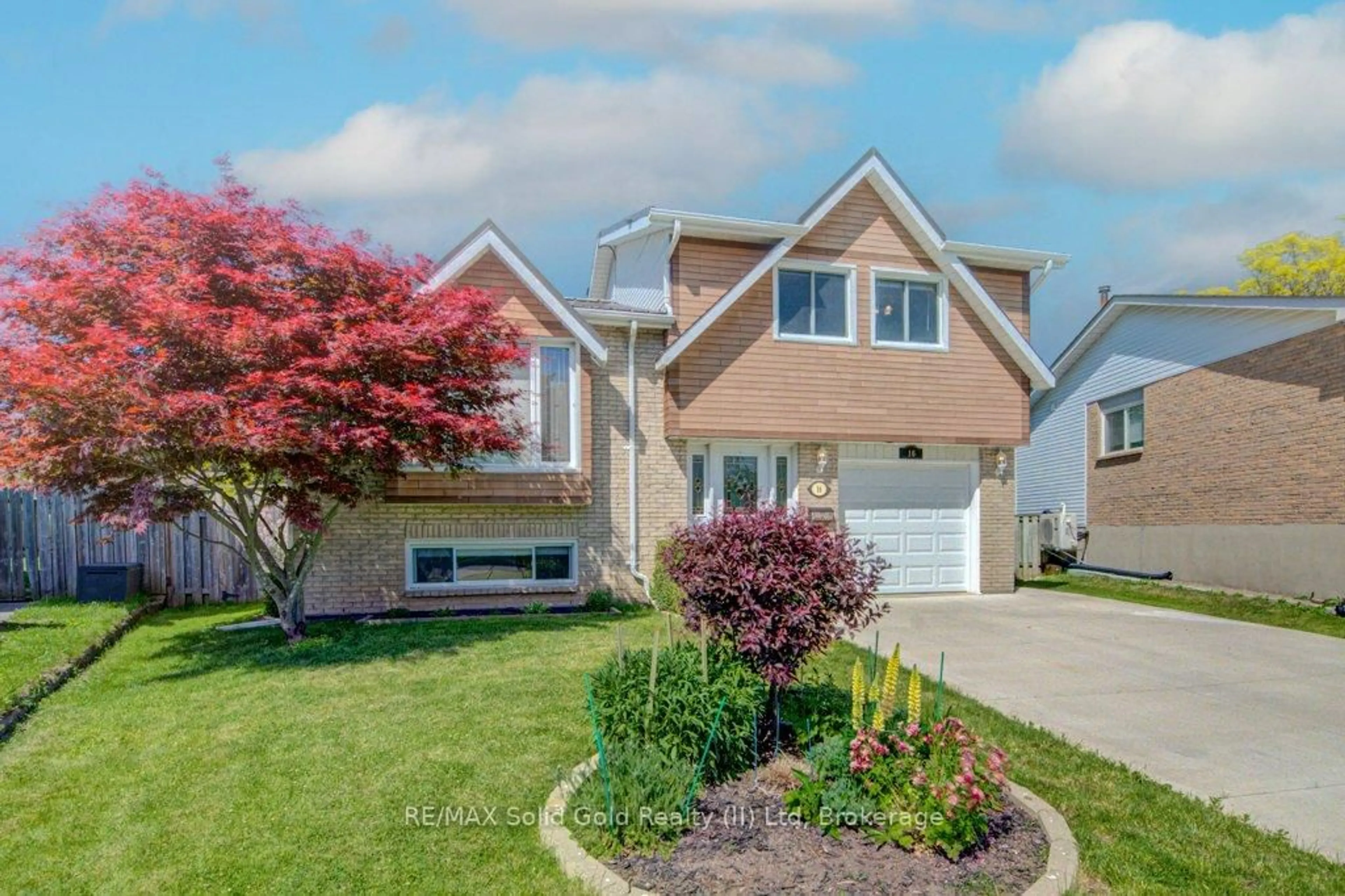 Home with vinyl exterior material, street for 16 Sugar Maple Pl, Kitchener Ontario N2N 1Y3