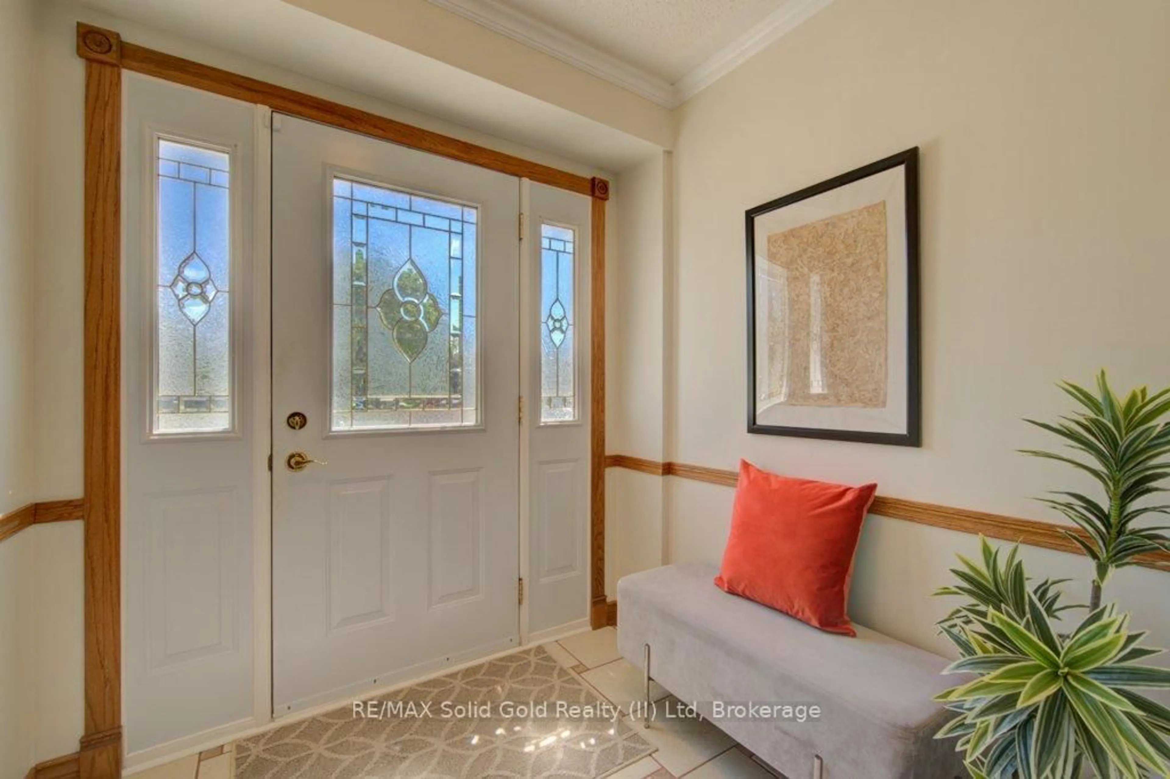 Indoor entryway for 16 Sugar Maple Pl, Kitchener Ontario N2N 1Y3