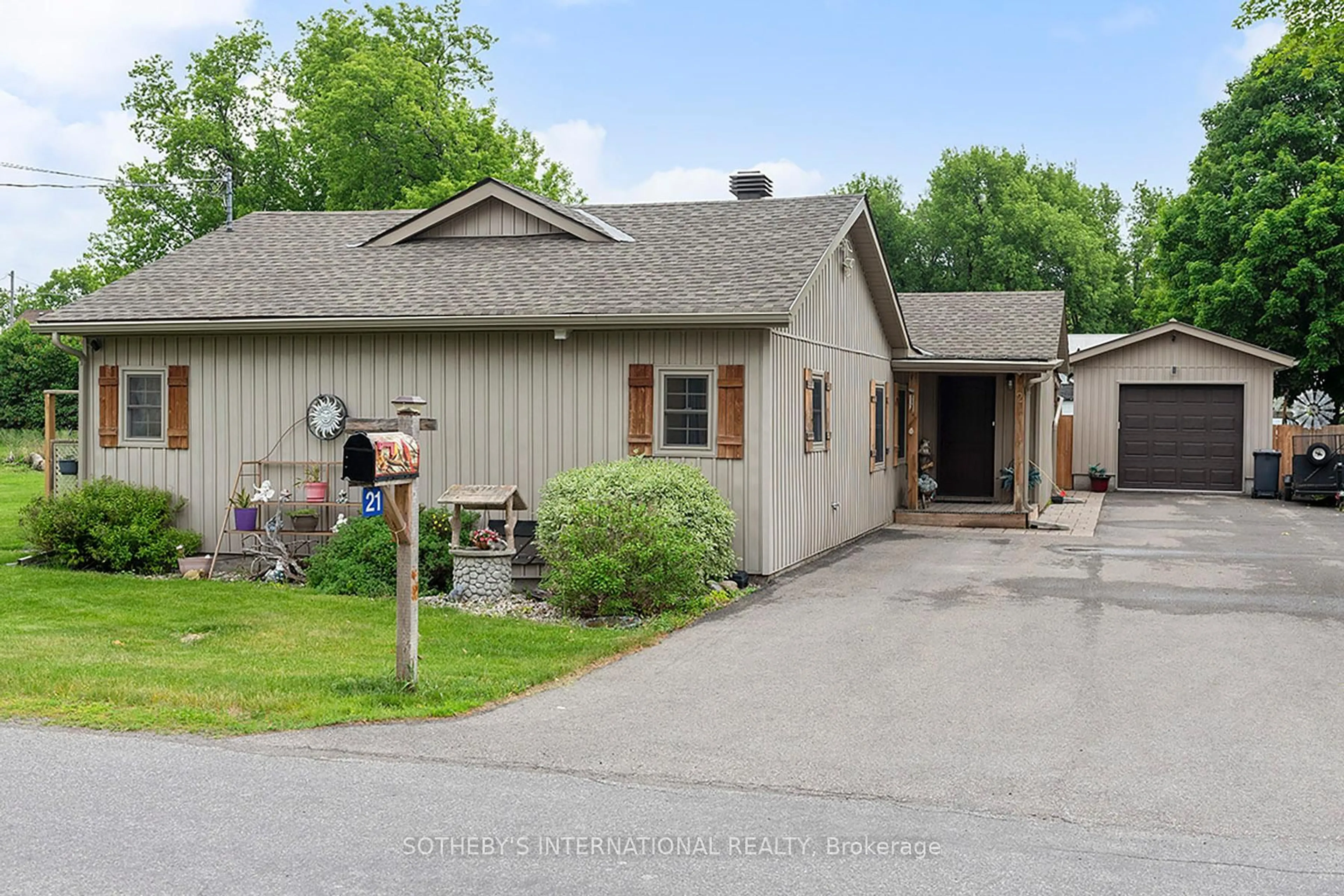 Unknown for 21 Alice St, Smiths Falls Ontario K7A 2W1