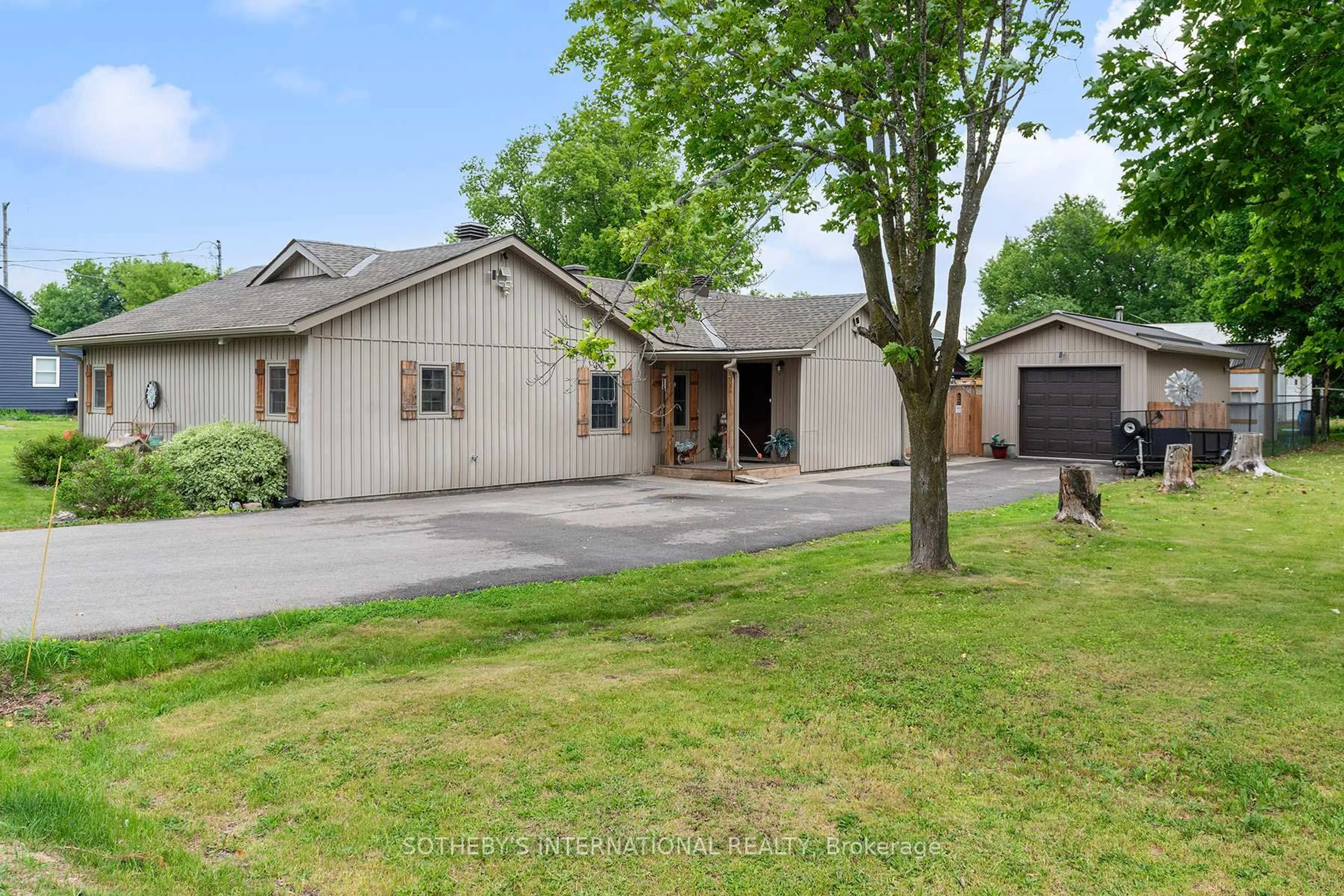 Unknown for 21 Alice St, Smiths Falls Ontario K7A 2W1