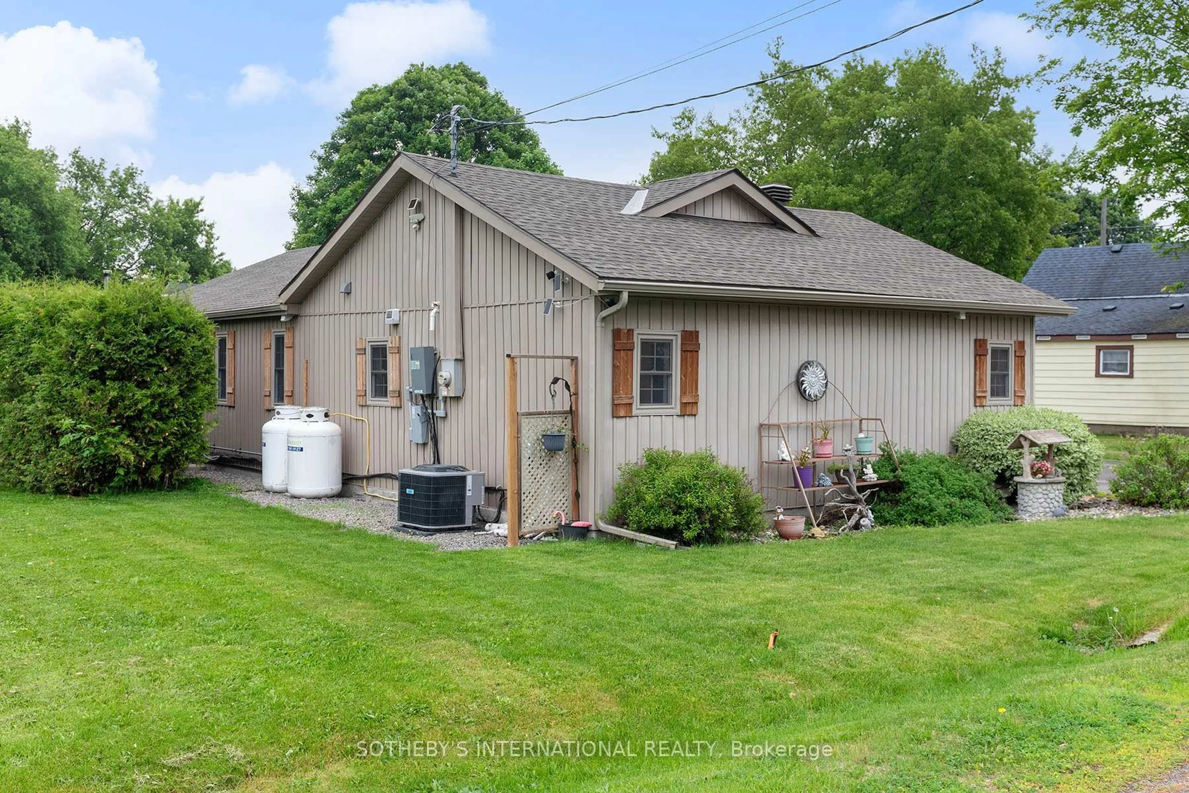 Unknown for 21 Alice St, Smiths Falls Ontario K7A 2W1
