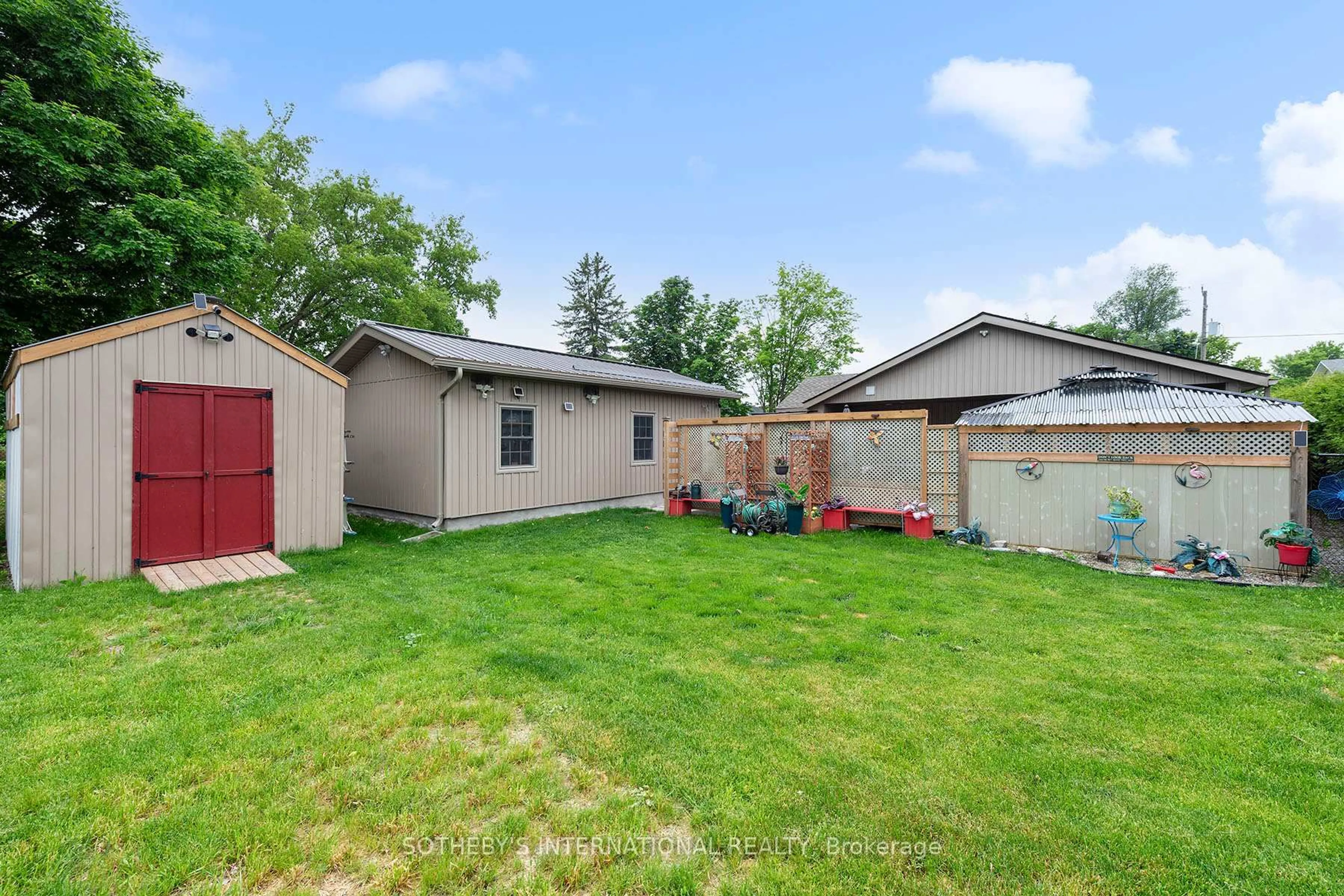 Shed for 21 Alice St, Smiths Falls Ontario K7A 2W1