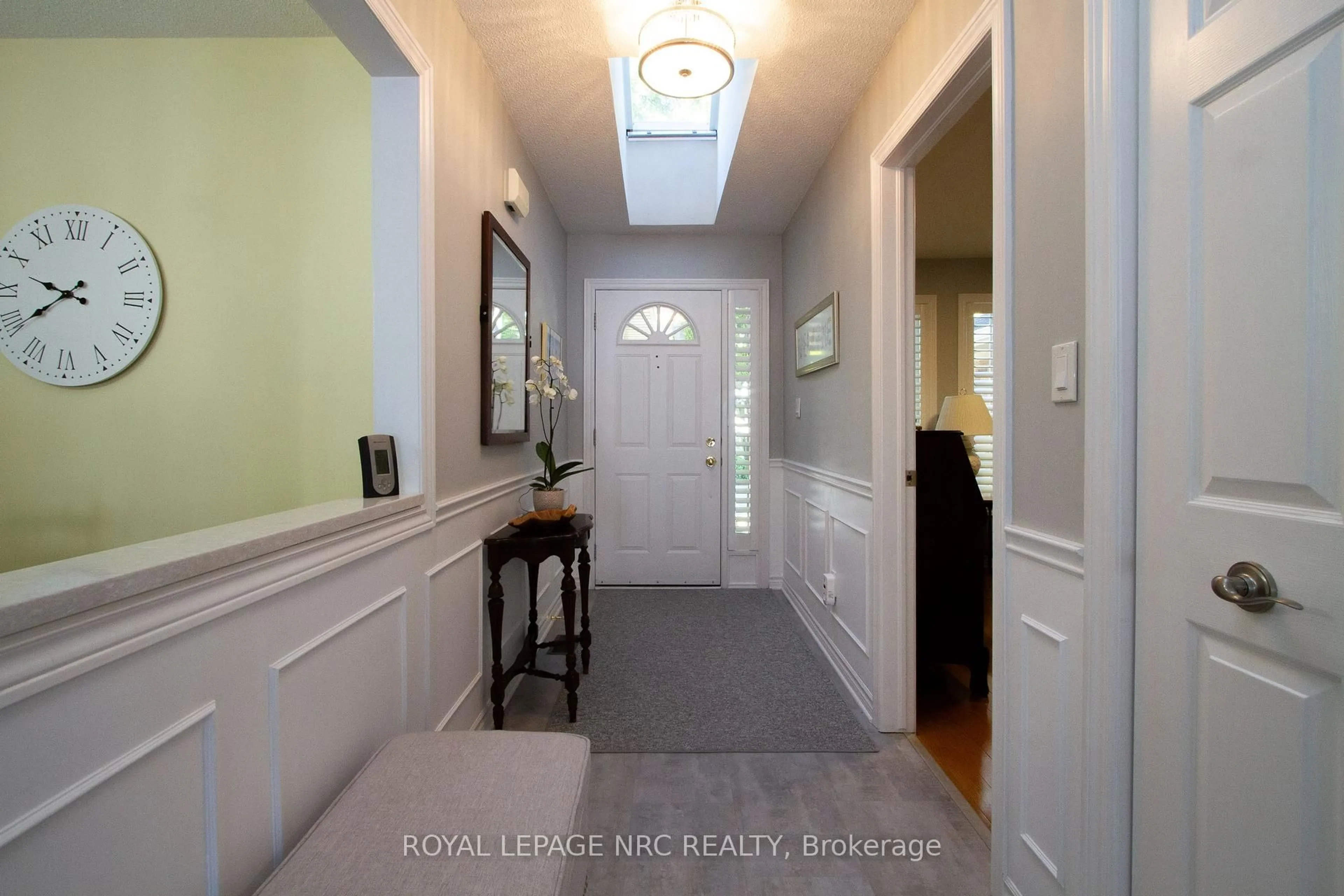 Indoor entryway for 141 Welland Vale Rd #18, St. Catharines Ontario L2S 3S7