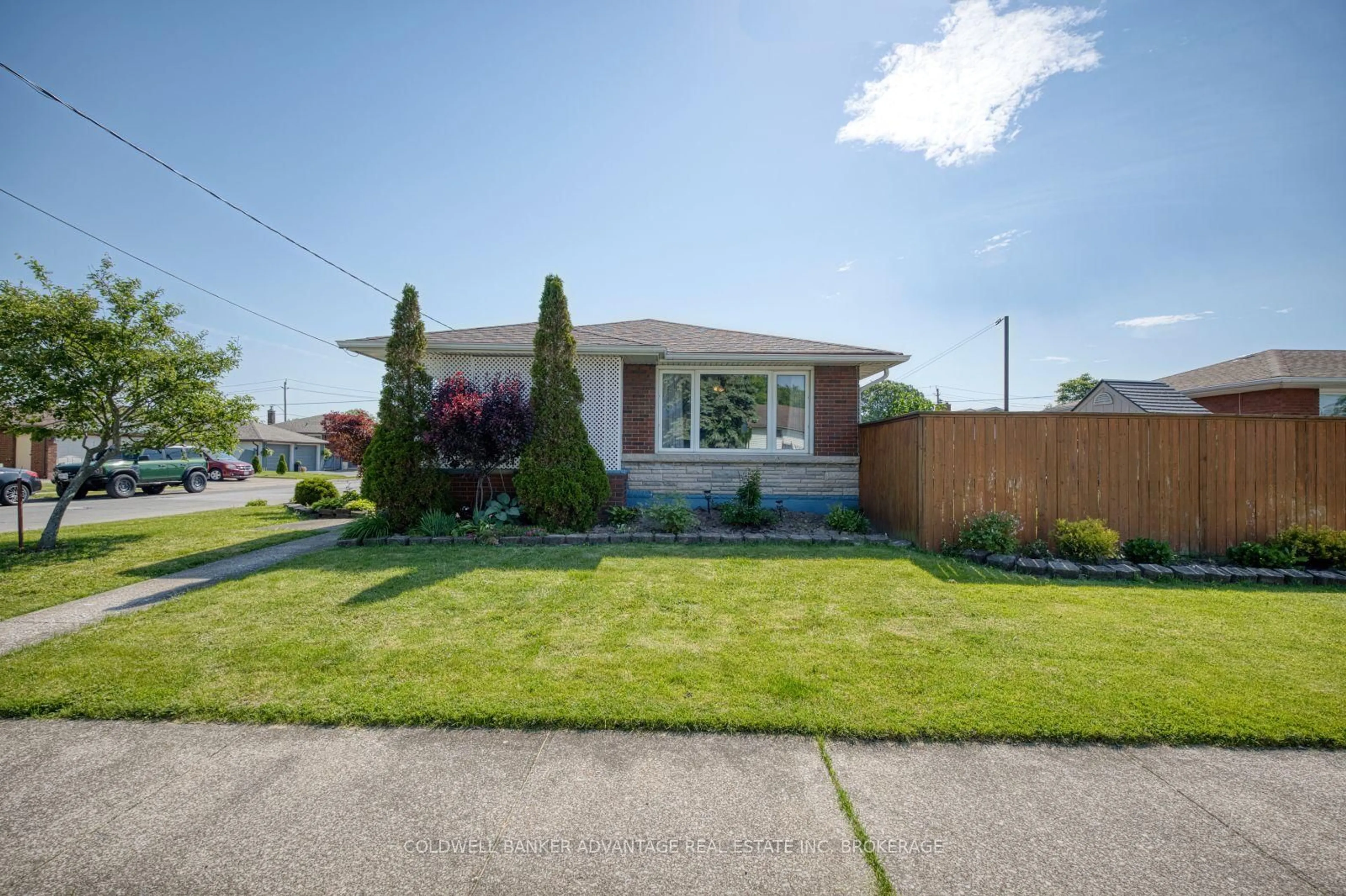Unknown for 813 Harriet St, Welland Ontario L3B 2J5