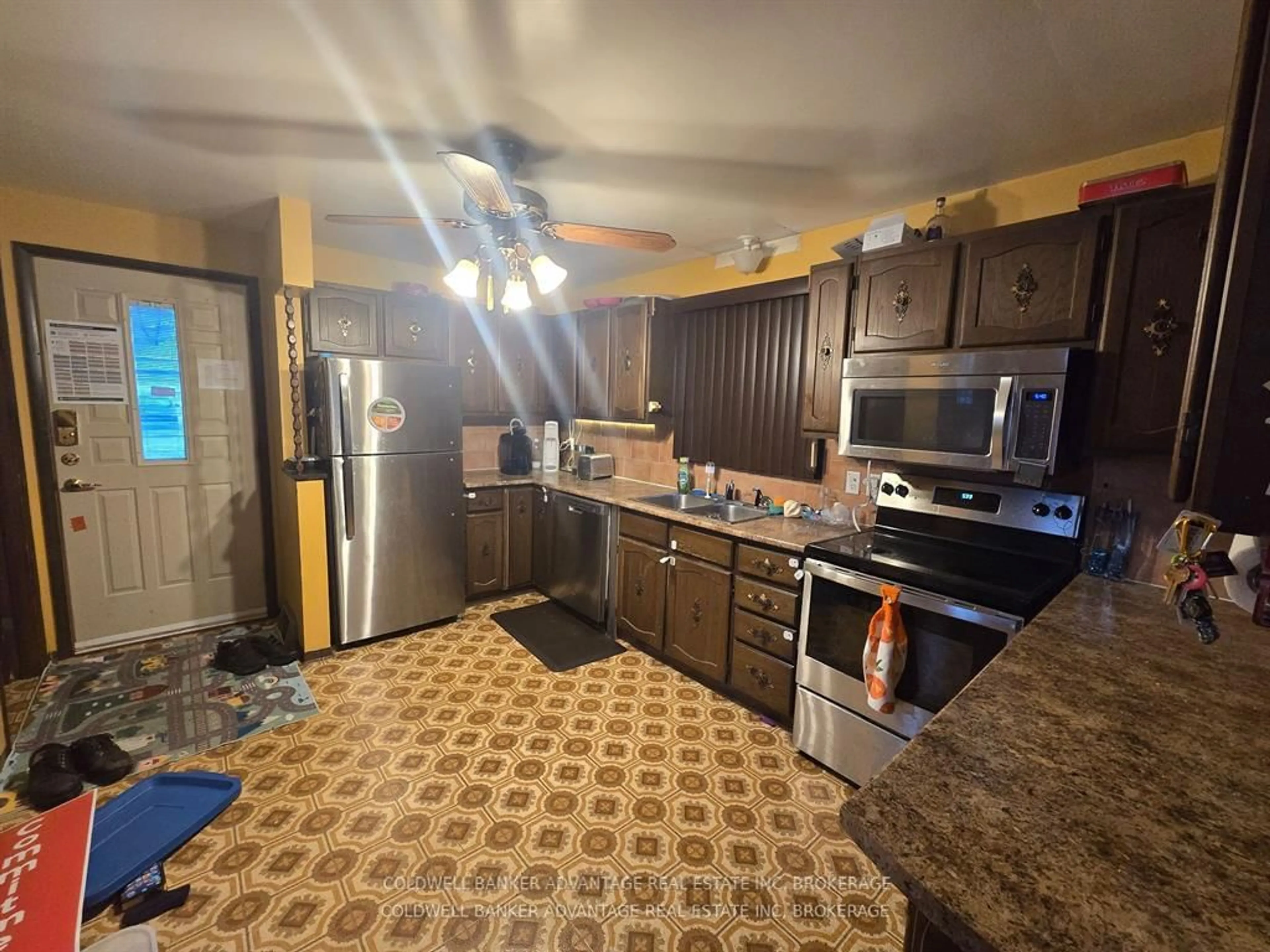 Open concept kitchen, ceramic/tile floor for 12 EMPIRE St, Welland Ontario L3B 2L2