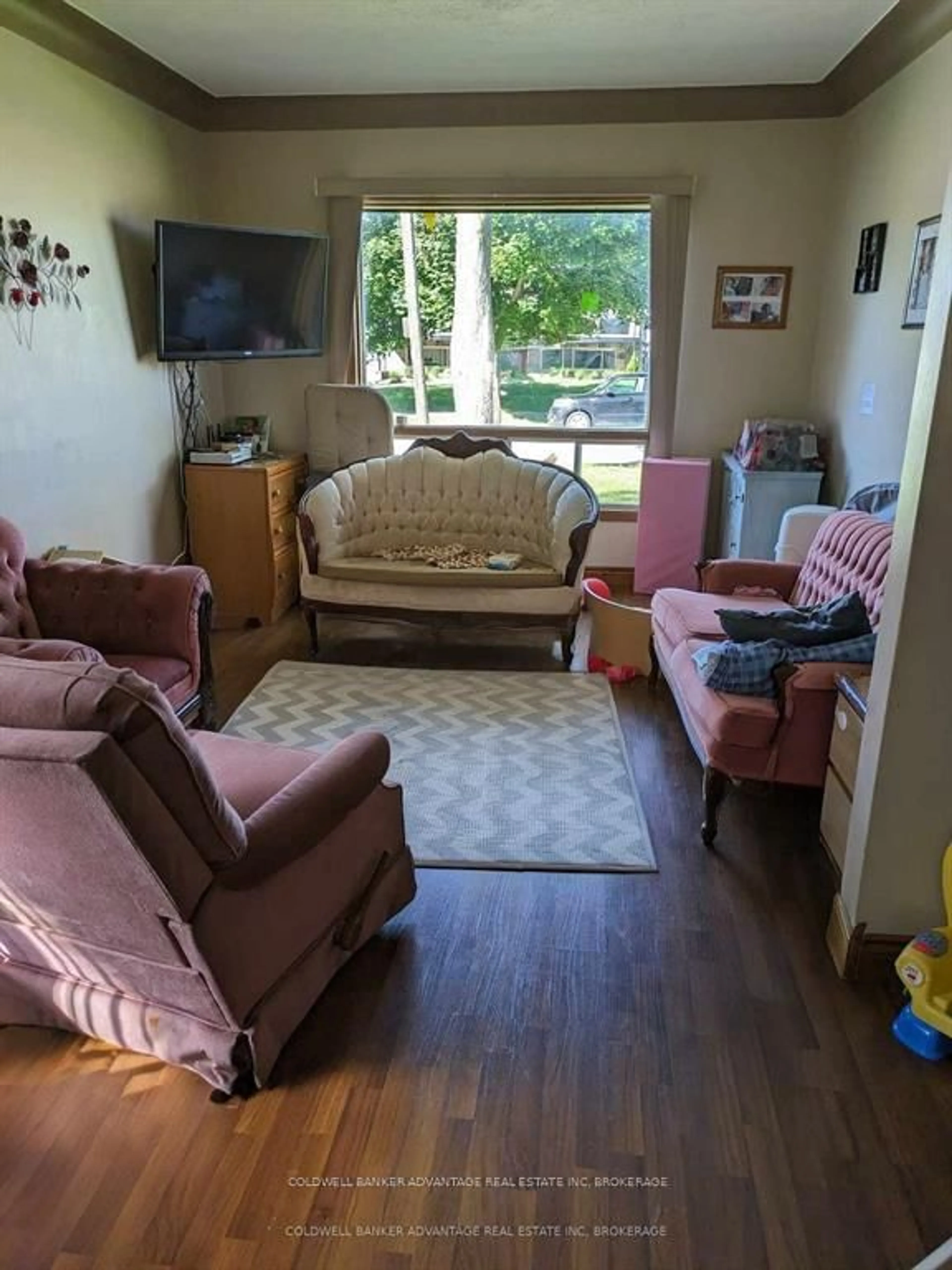Living room with furniture, unknown for 12 EMPIRE St, Welland Ontario L3B 2L2