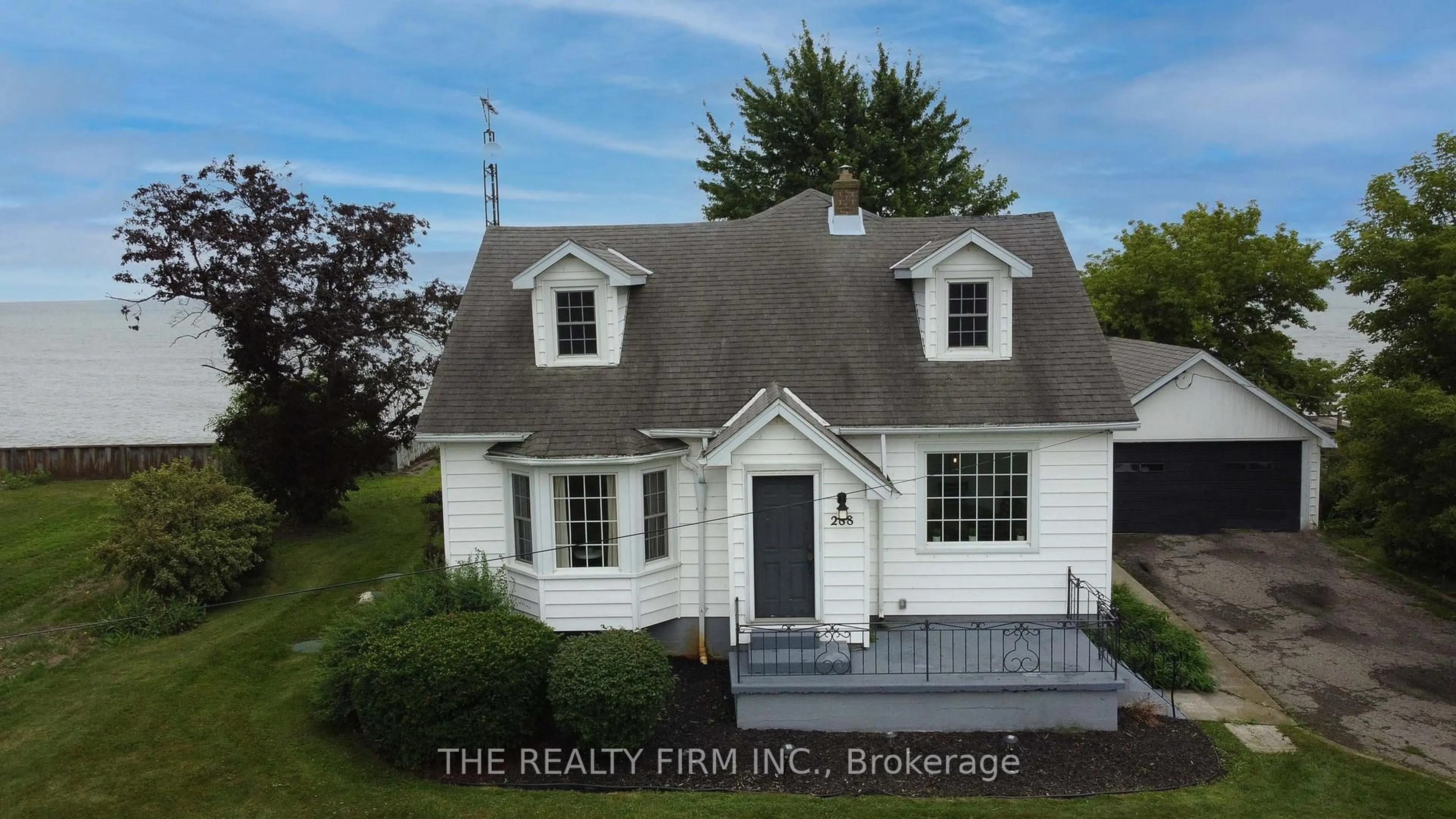 A pic from outside/outdoor area/front of a property/back of a property/a pic from drone, building for 18378 Erie Shore Dr, Chatham-Kent Ontario N0P 1A0