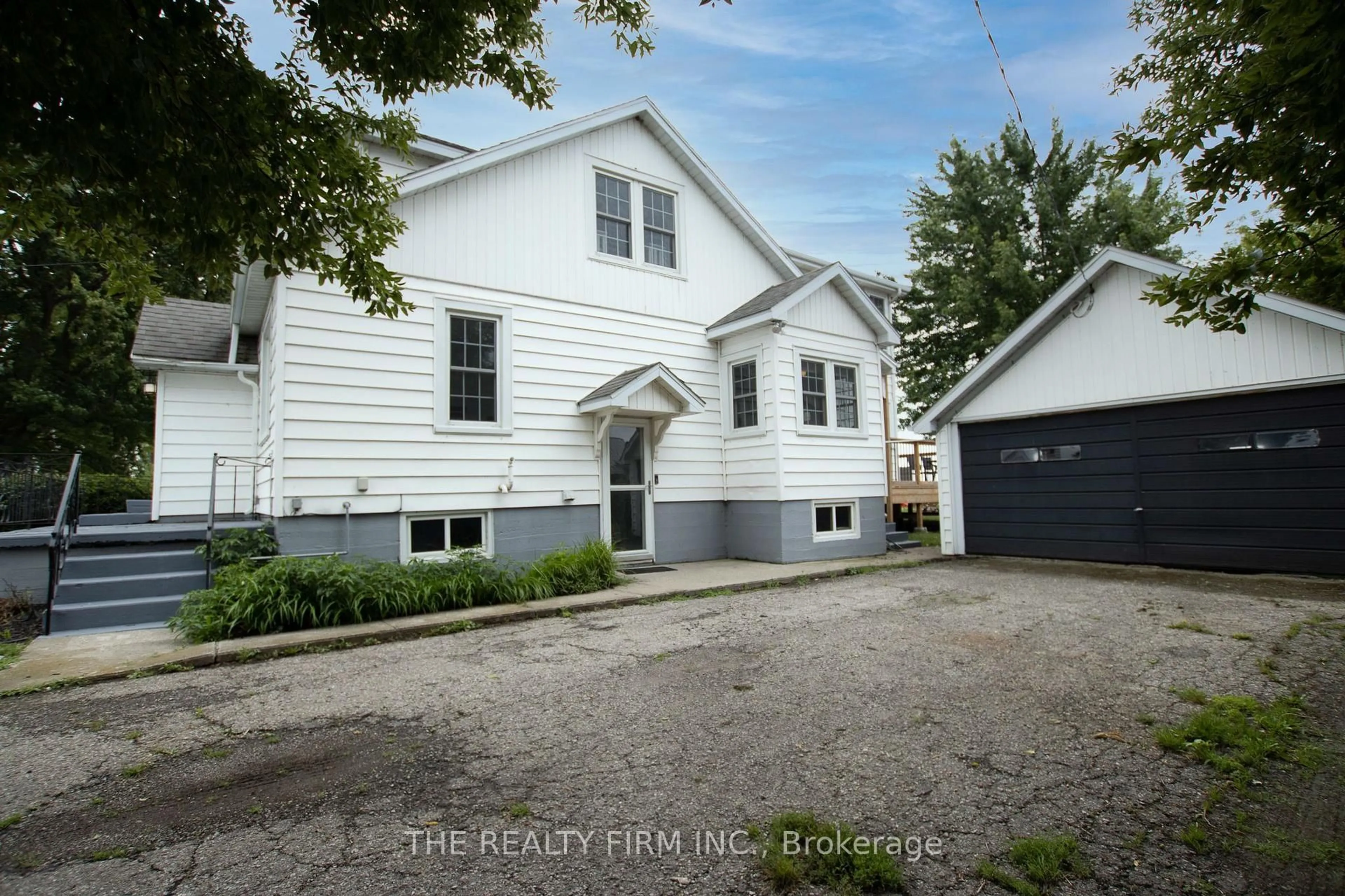 A pic from outside/outdoor area/front of a property/back of a property/a pic from drone, street for 18378 Erie Shore Dr, Chatham-Kent Ontario N0P 1A0