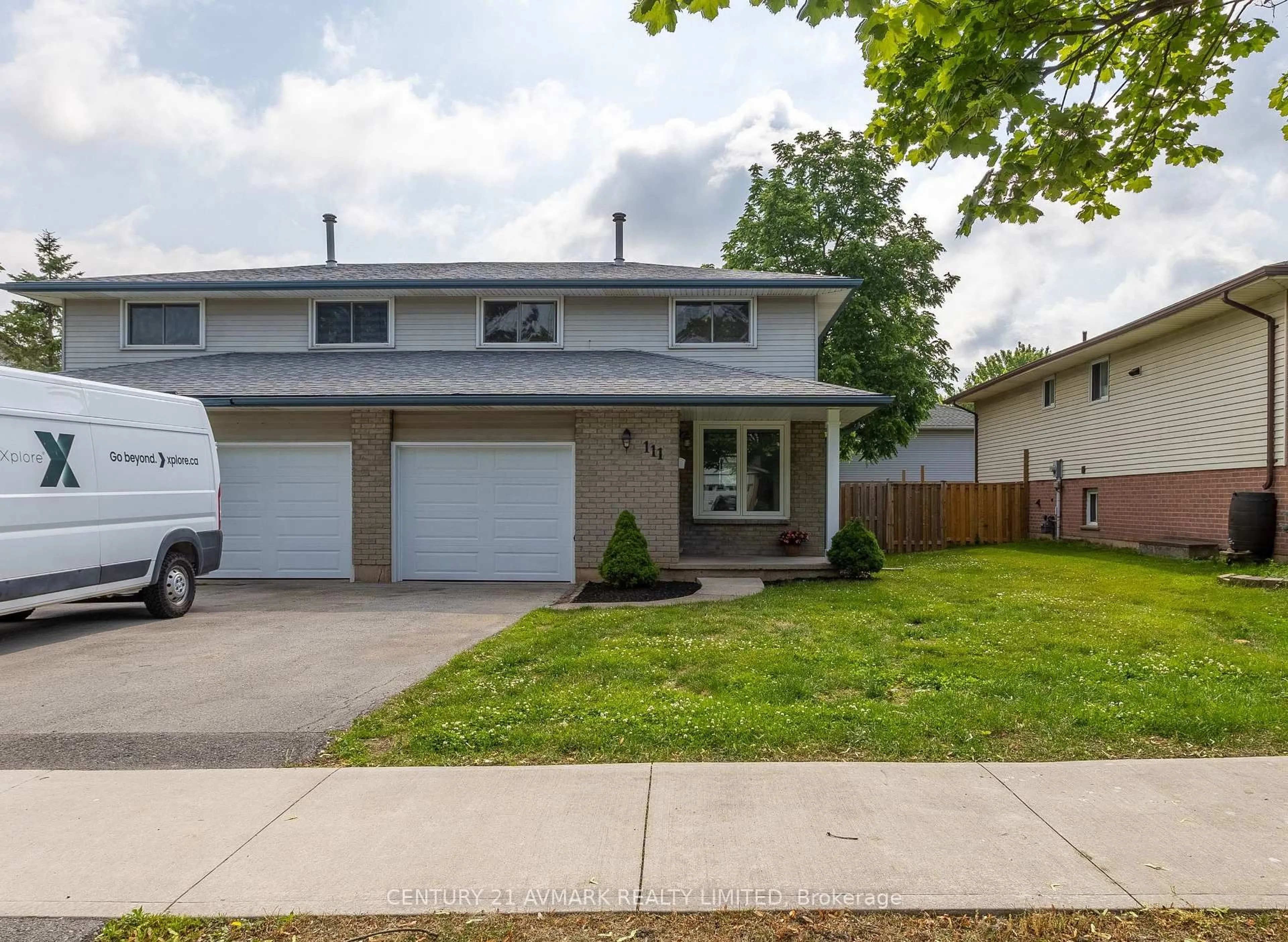 Home with vinyl exterior material, street for 111 Northgate Dr, Welland Ontario L3C 5Y3