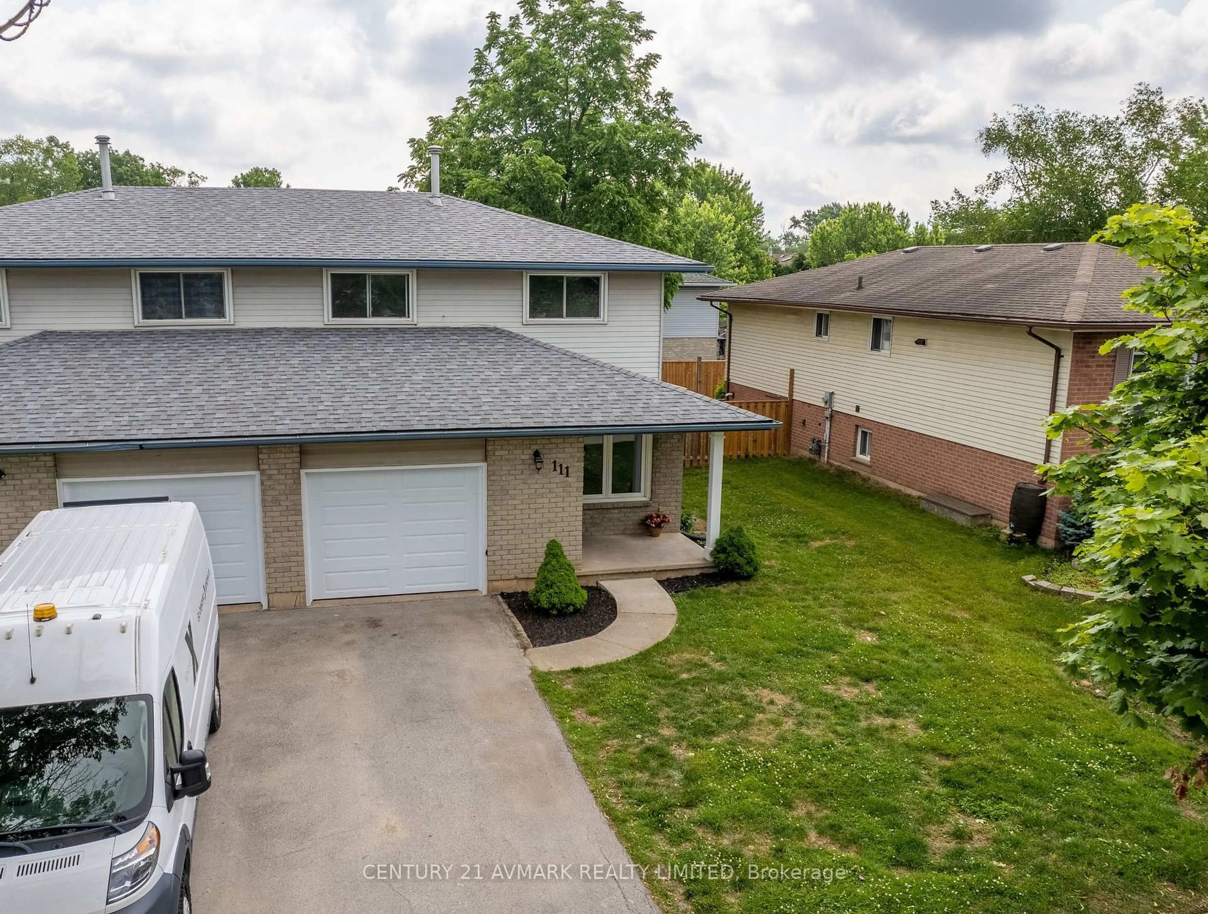 A pic from outside/outdoor area/front of a property/back of a property/a pic from drone, street for 111 Northgate Dr, Welland Ontario L3C 5Y3