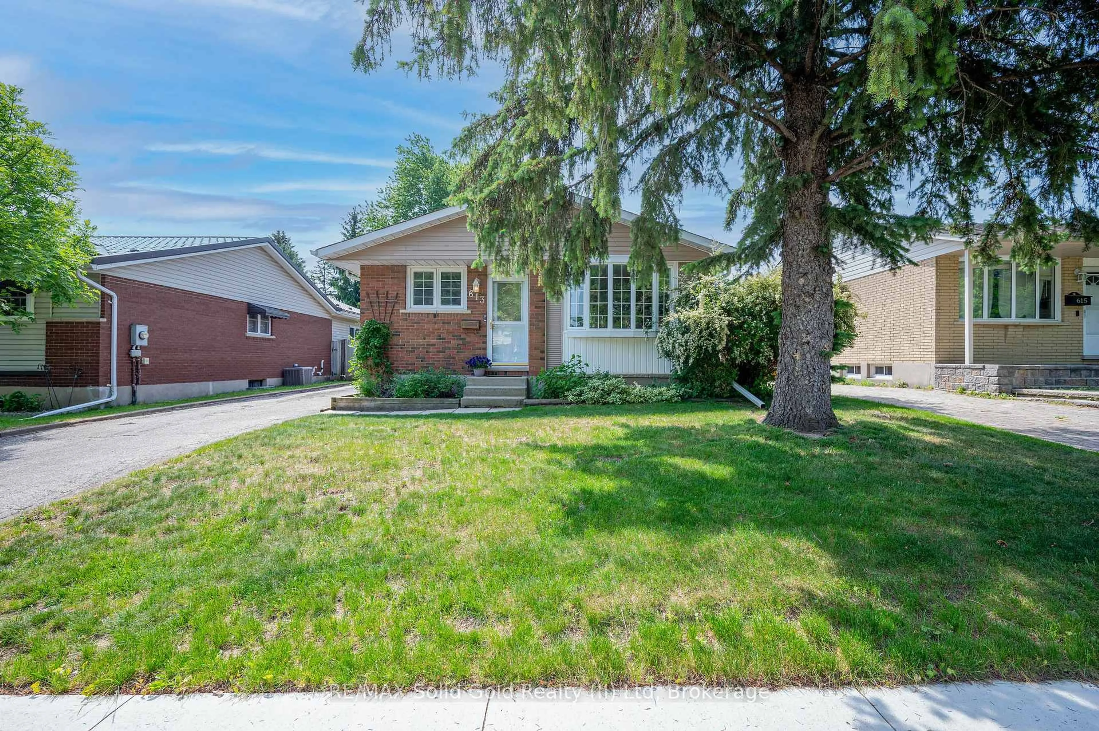 Home with brick exterior material, street for 613 Dogwood Lane, Waterloo Ontario N2L 4Y2