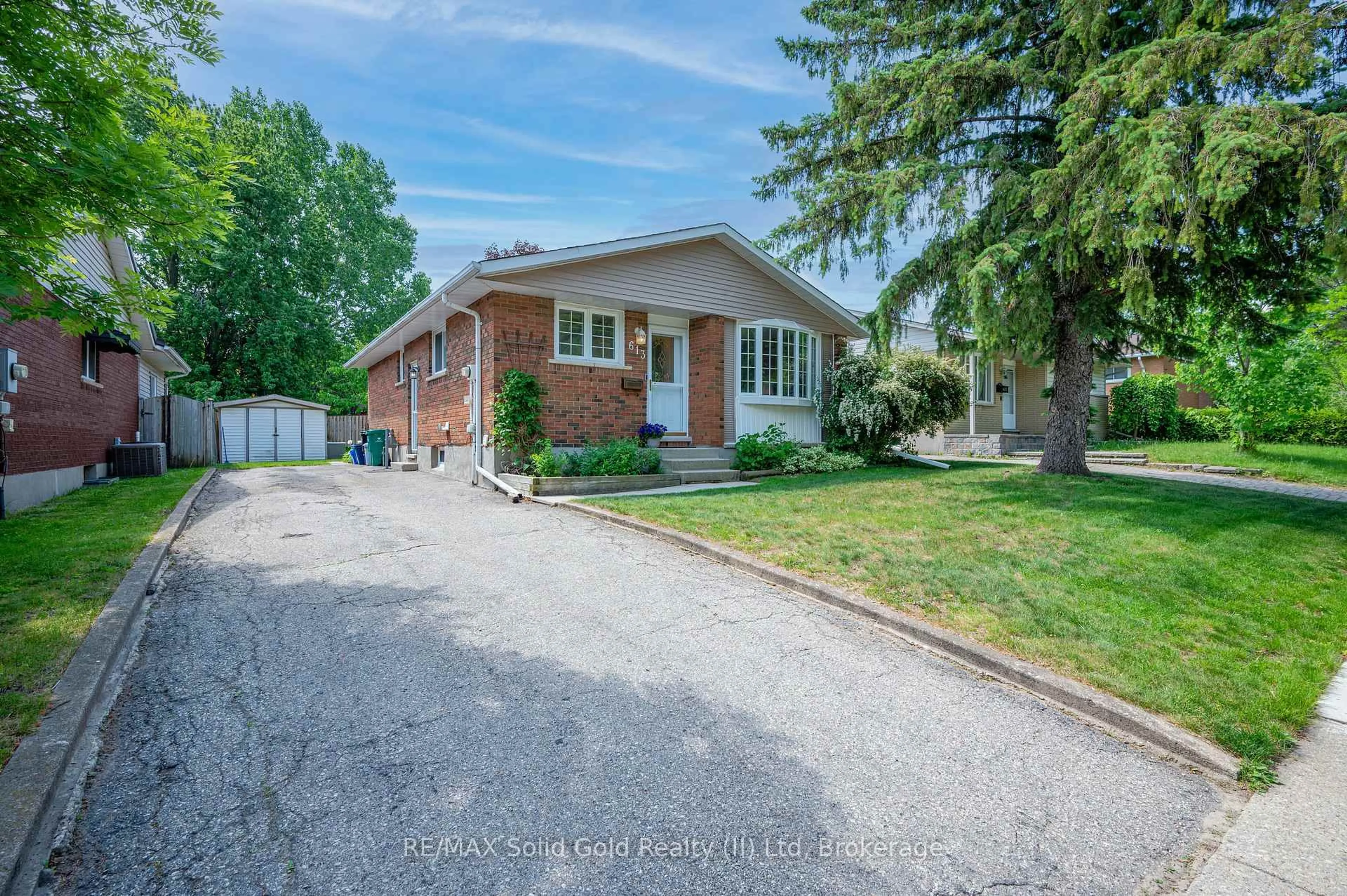Home with brick exterior material, street for 613 Dogwood Lane, Waterloo Ontario N2L 4Y2