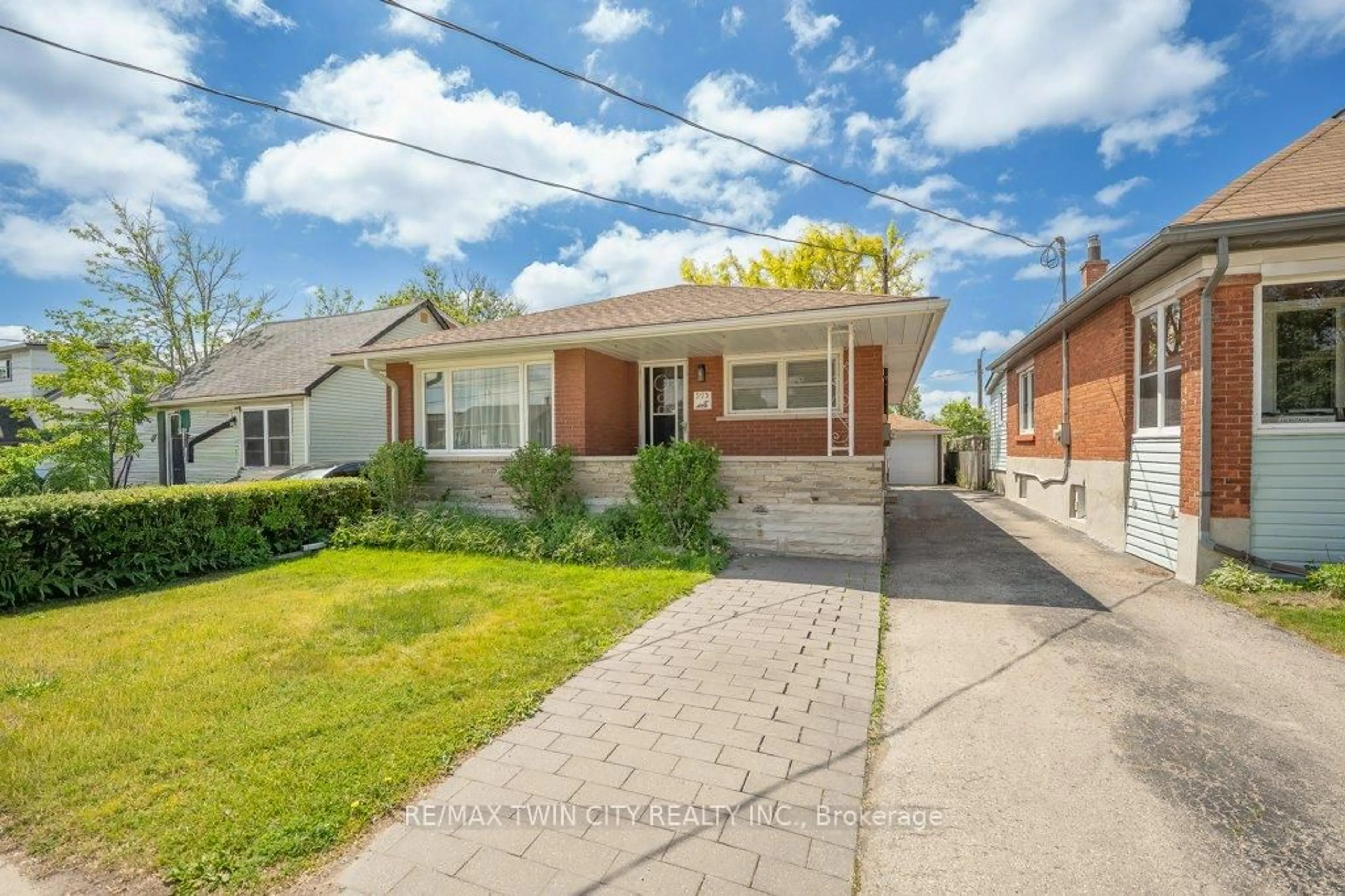 Home with brick exterior material, street for 995 Weber St, Kitchener Ontario N2A 1B4
