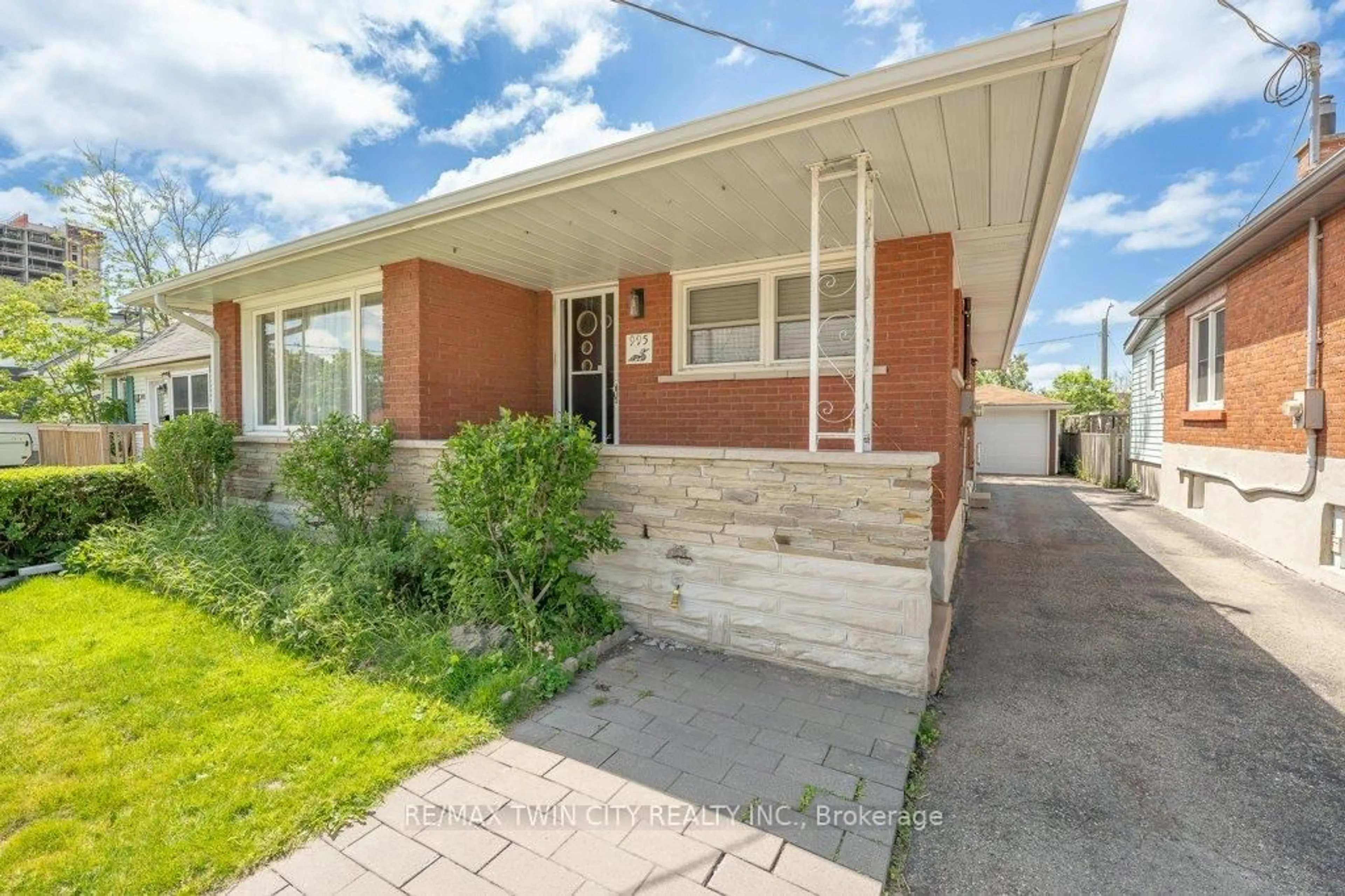 Home with brick exterior material, street for 995 Weber St, Kitchener Ontario N2A 1B4