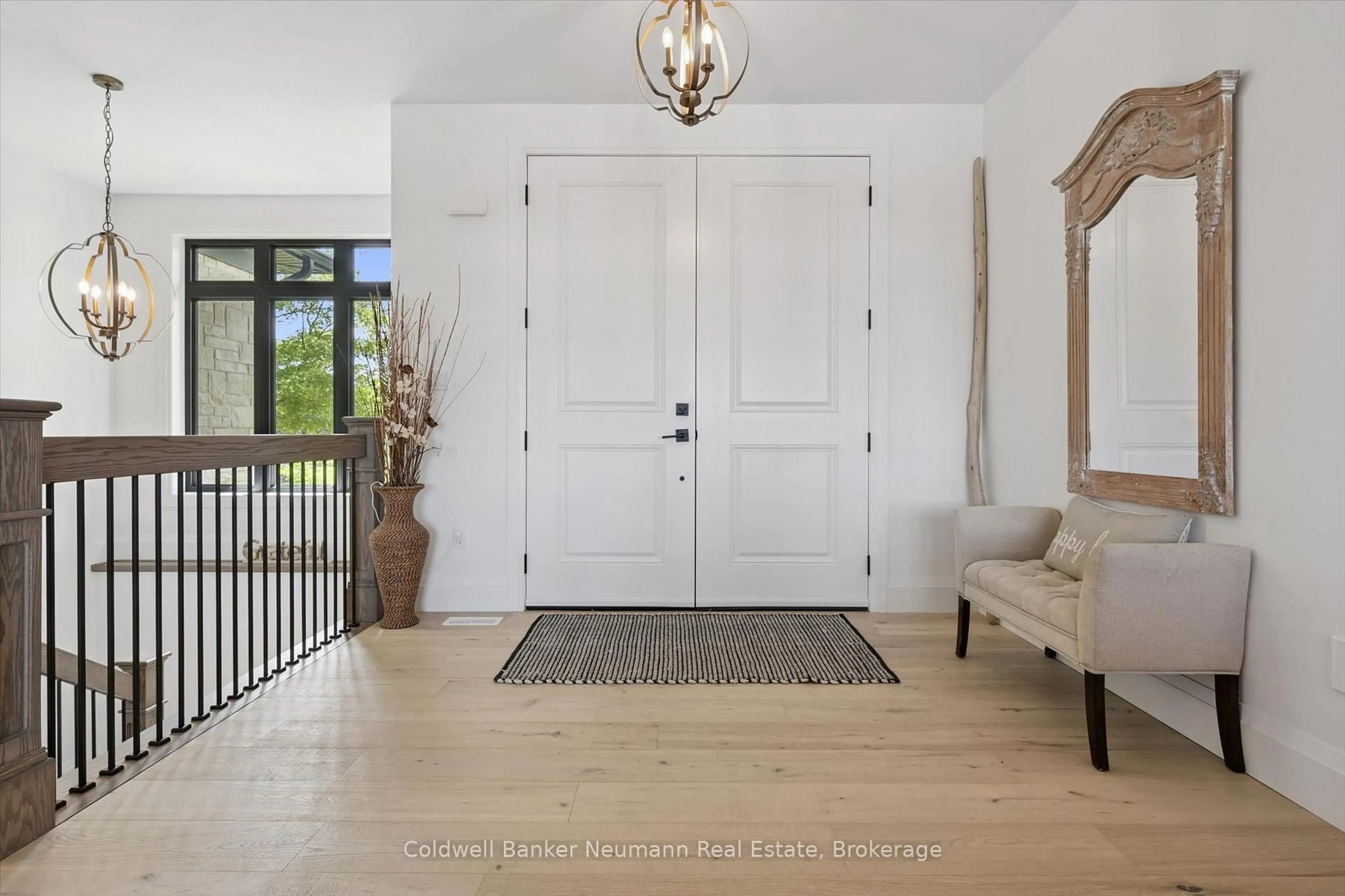 Indoor entryway for 5523 Fourth Line, Guelph/Eramosa Ontario N0B 2K0