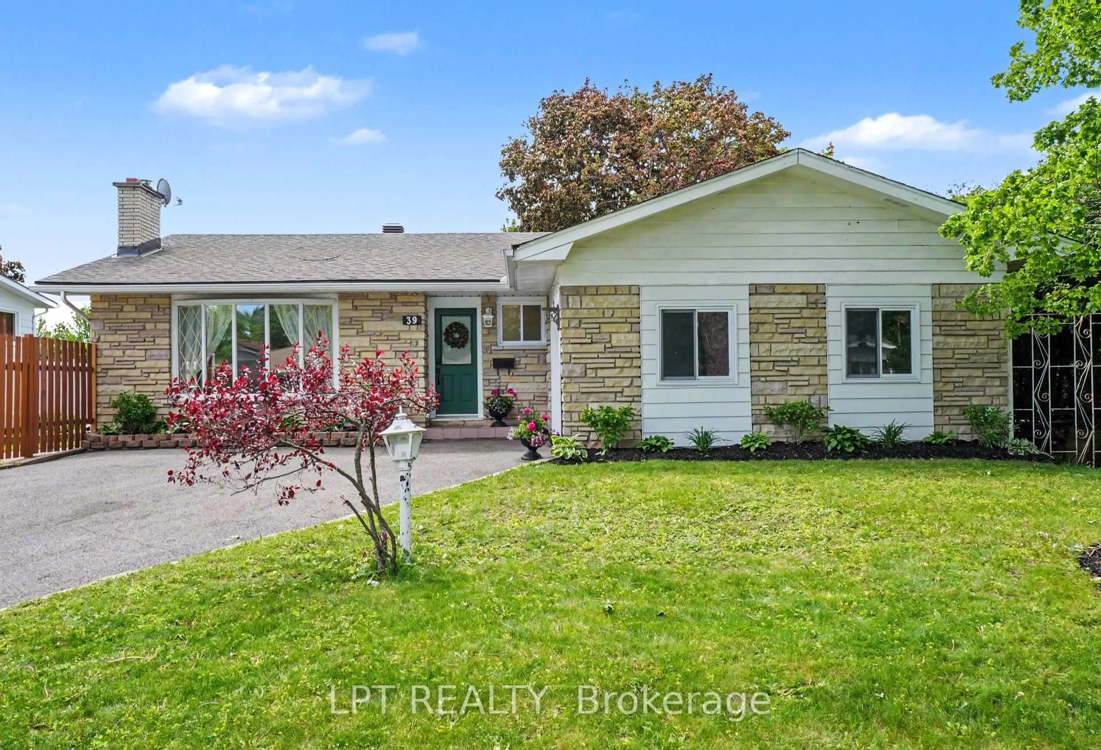 Home with brick exterior material, street for 39 Hadley Circ, Ottawa Ontario K2H 6P1