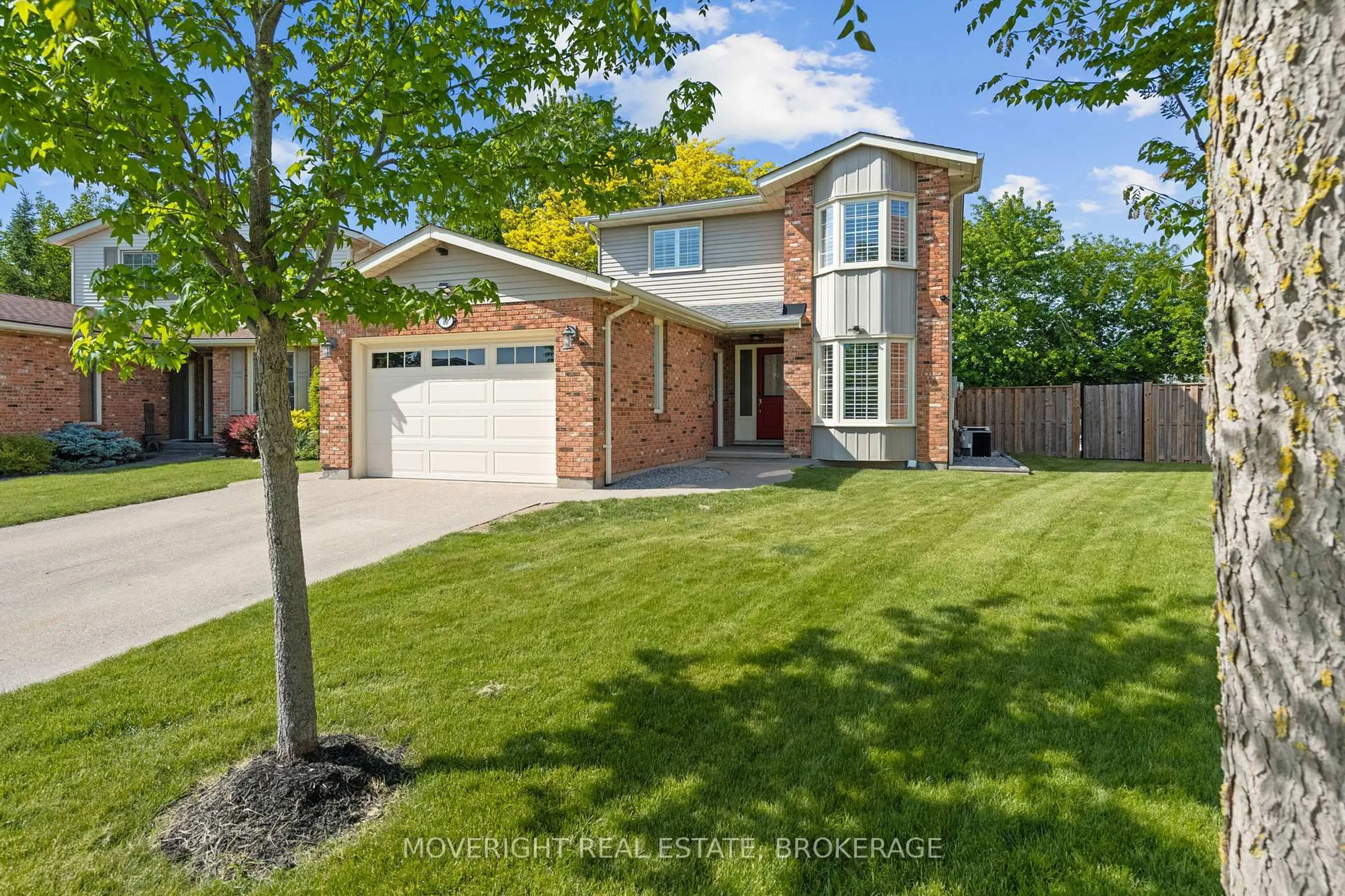 Home with brick exterior material, street for 10 Squires Gate, St. Catharines Ontario L2P 3W2