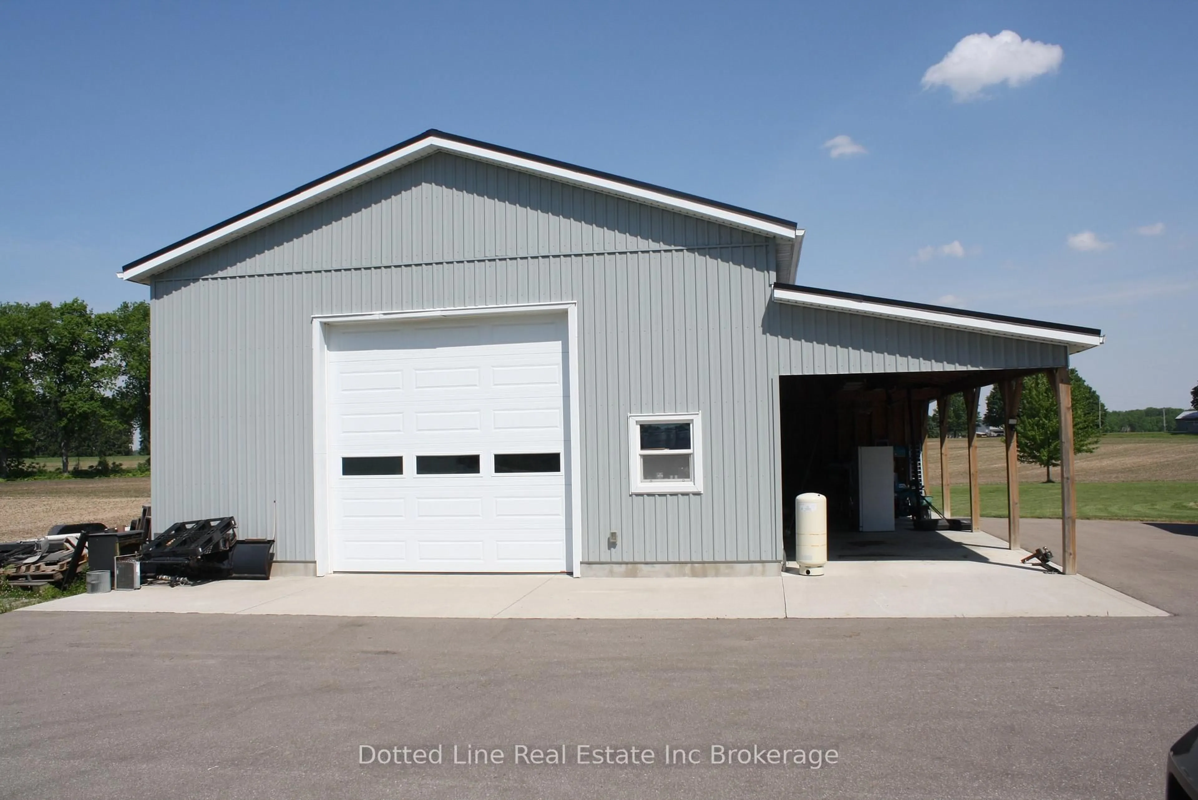 Indoor garage for 56070 Talbot Line, Bayham Ontario N5H 2R3