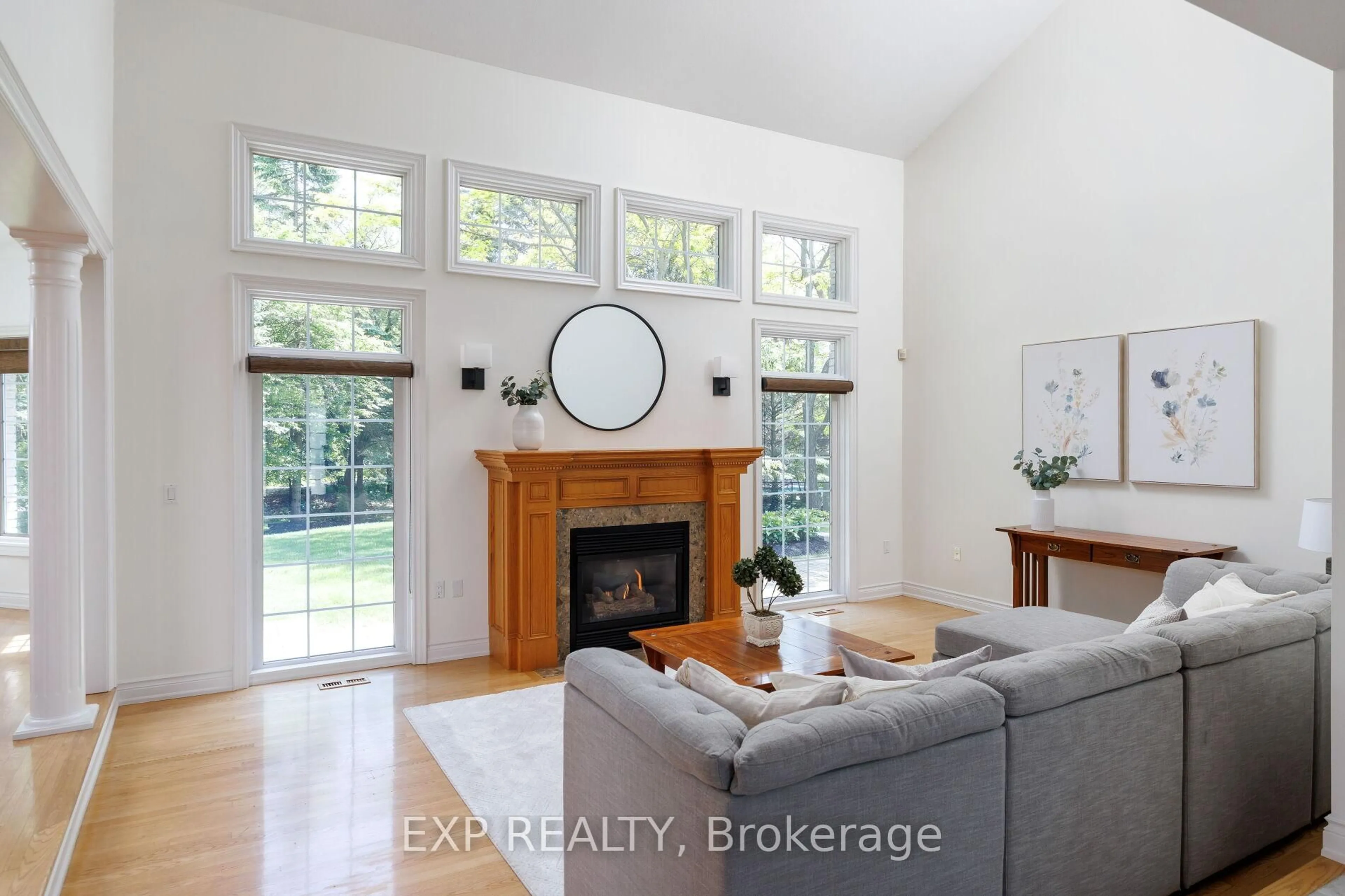 Living room with furniture, unknown for 82 Kunda Park Blvd, Pelham Ontario L0S 1E7