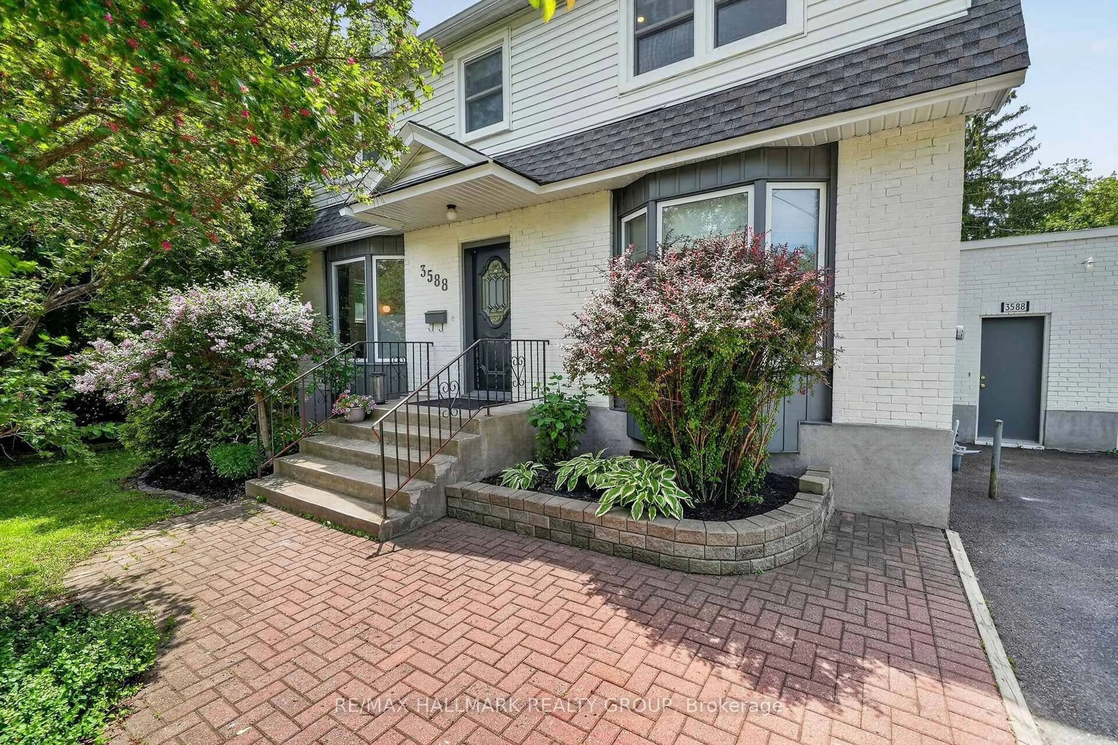 Home with brick exterior material, street for 3588 Albion Rd, Ottawa Ontario K1T 1A1