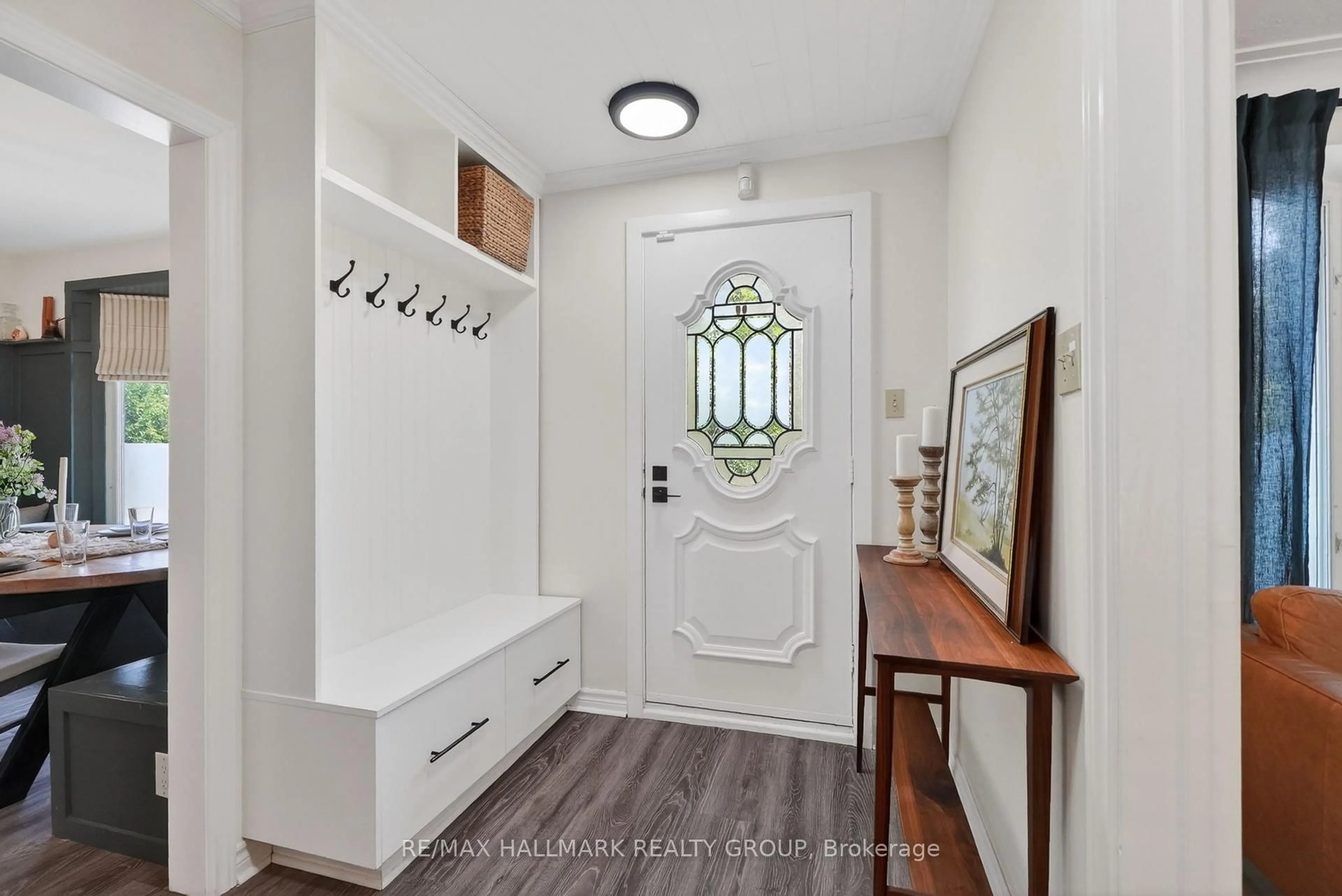 Indoor entryway for 3588 Albion Rd, Ottawa Ontario K1T 1A1