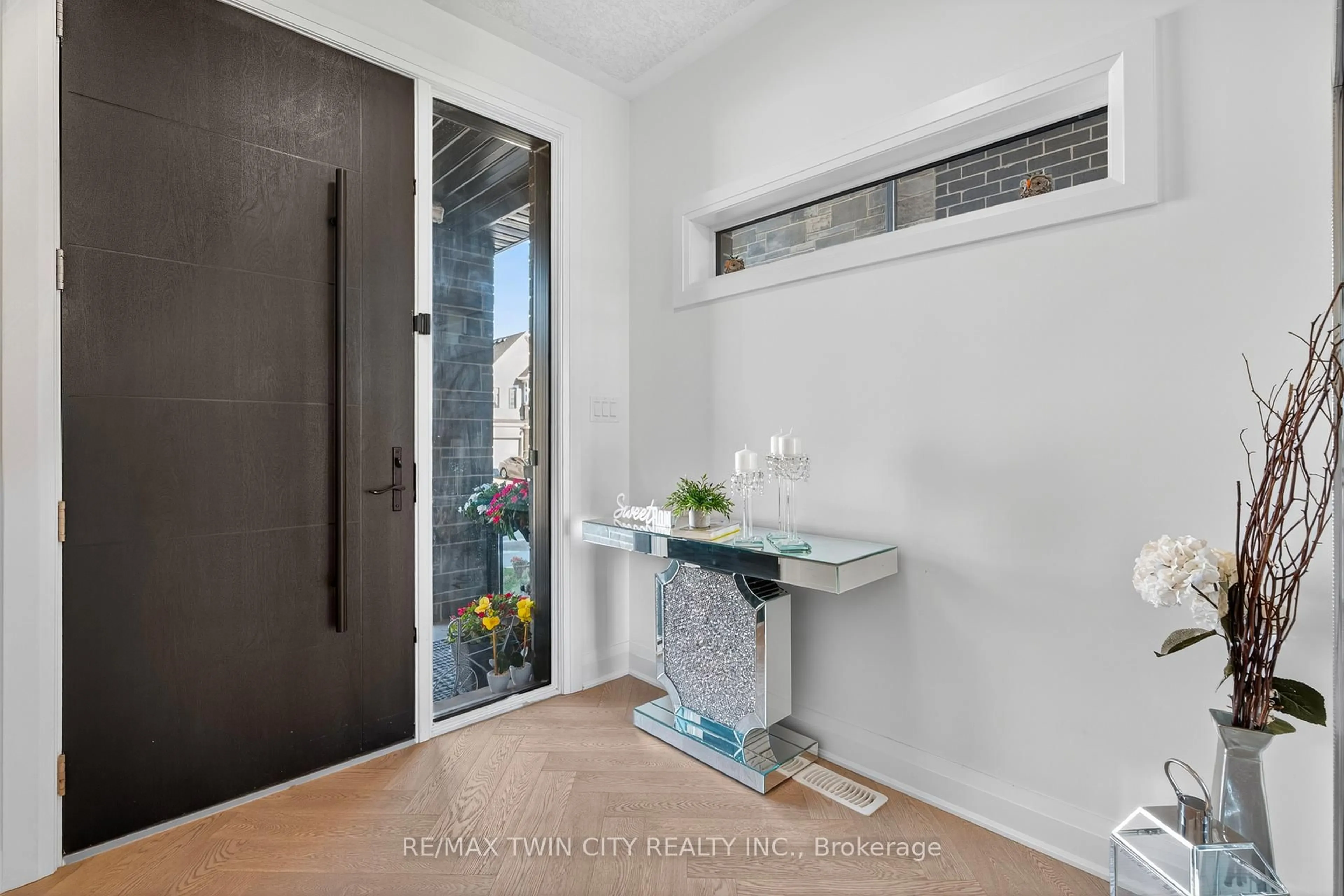Indoor entryway for 296 Raspberry Pl, Waterloo Ontario N2V 0H3
