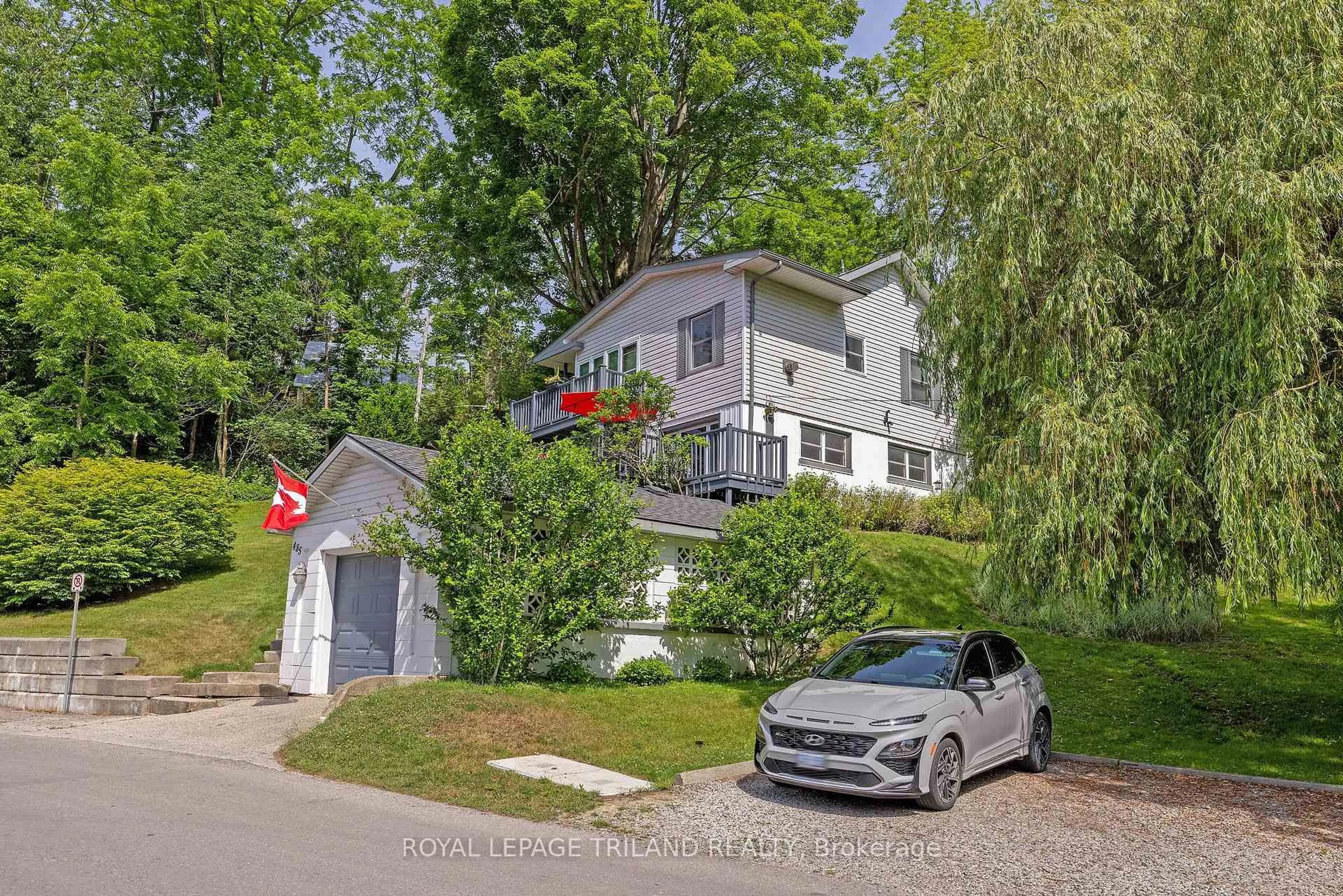 A pic from outside/outdoor area/front of a property/back of a property/a pic from drone, street for 485 Valley St, Central Elgin Ontario N5L 1G5
