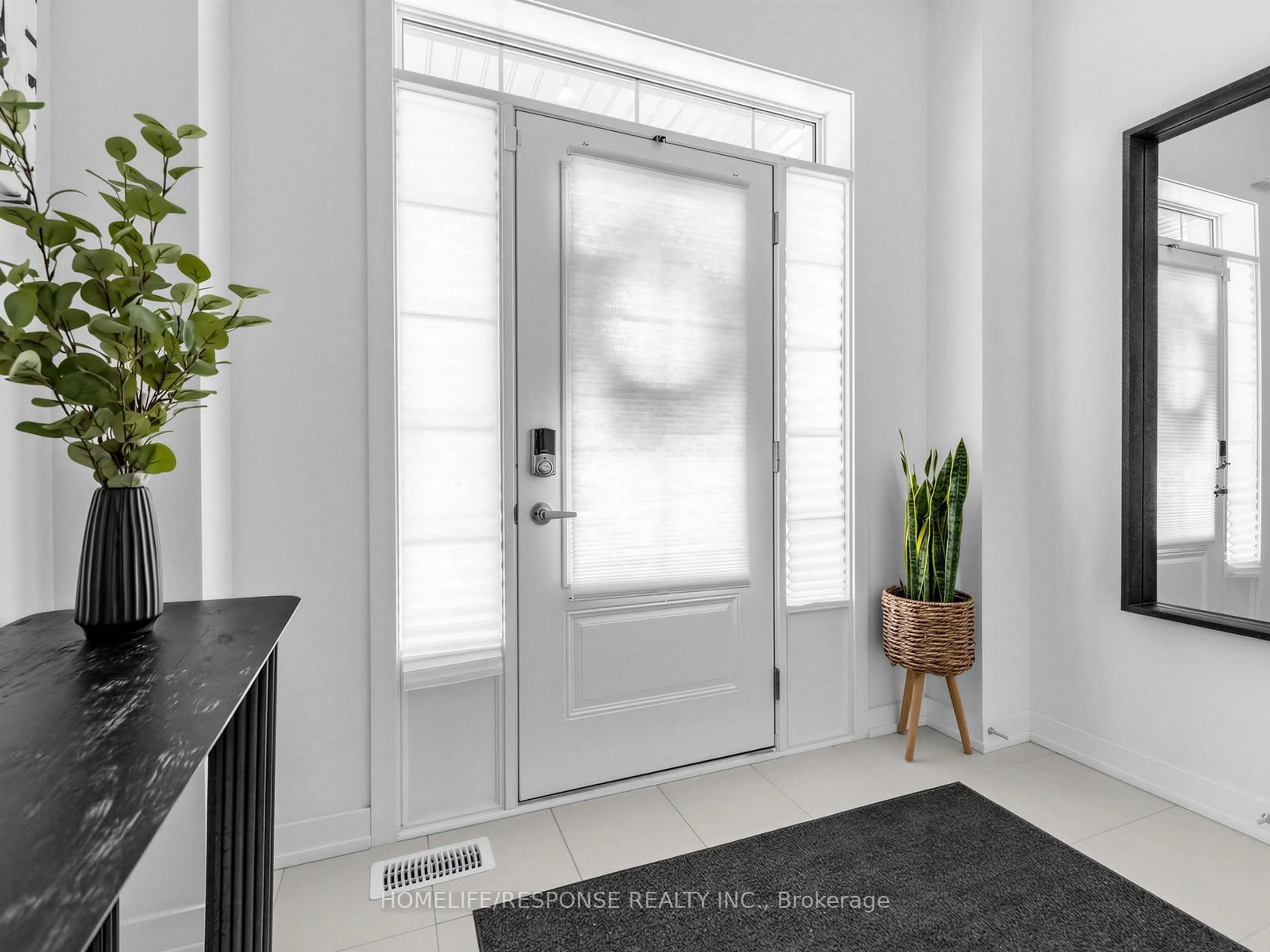 Indoor entryway for 13 Stanley Leitch Dr, Erin Ontario N0B 1T0