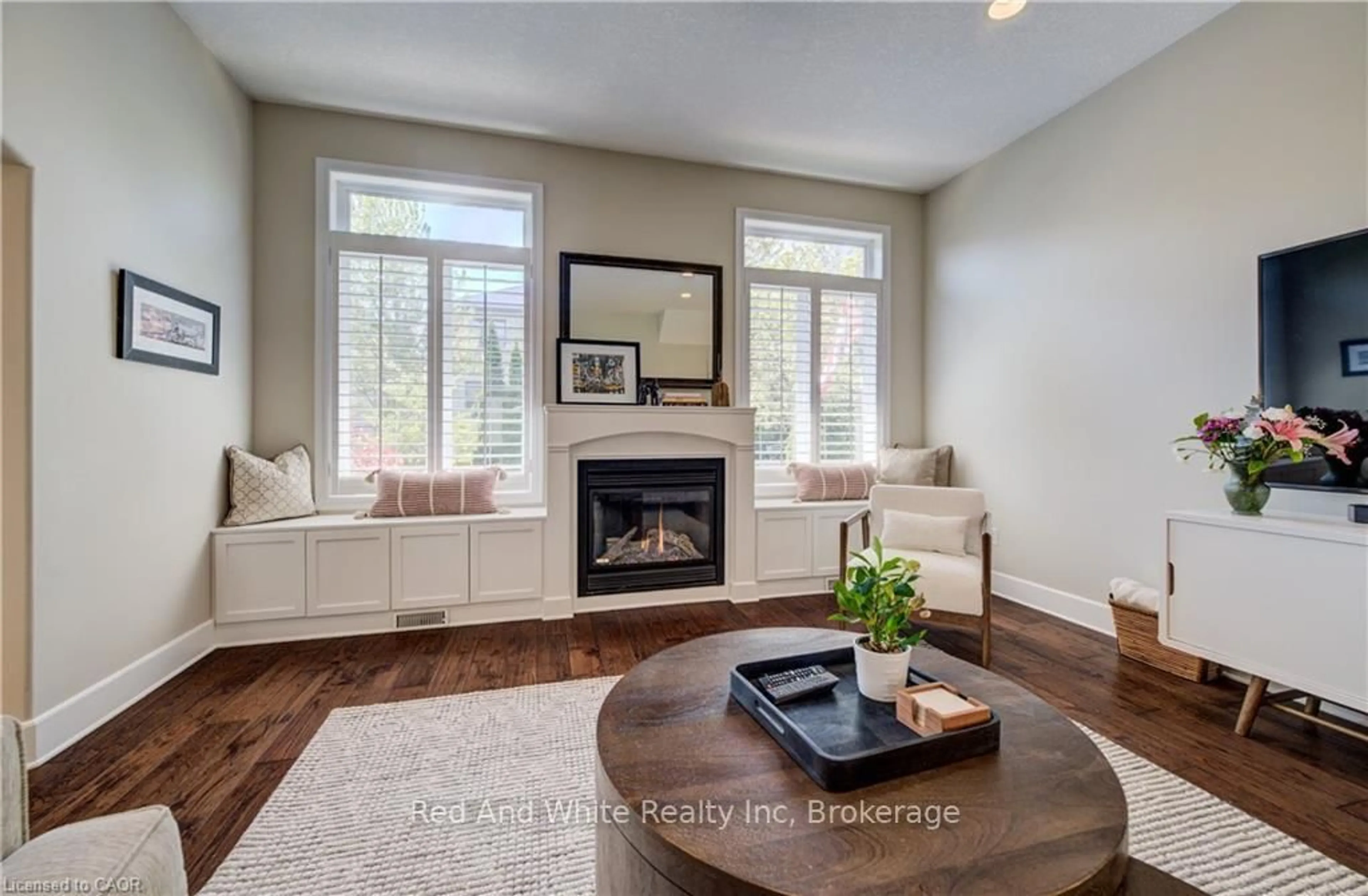 Living room with furniture, unknown for 195 Westcliff Way, Cambridge Ontario N1S 5C2