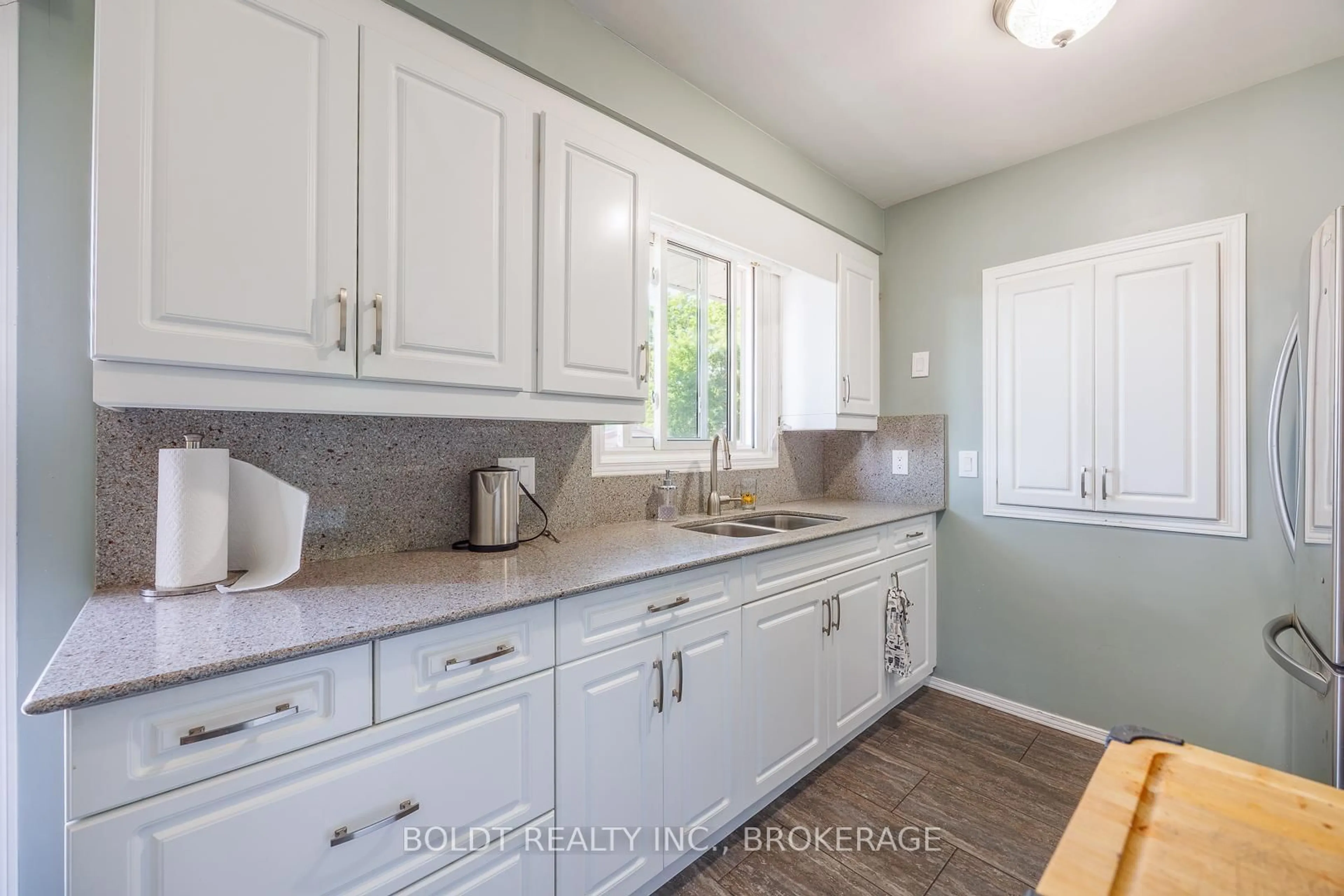 Standard kitchen, ceramic/tile floor for 53 HUNTLEY Cres, St. Catharines Ontario L2M 6E5