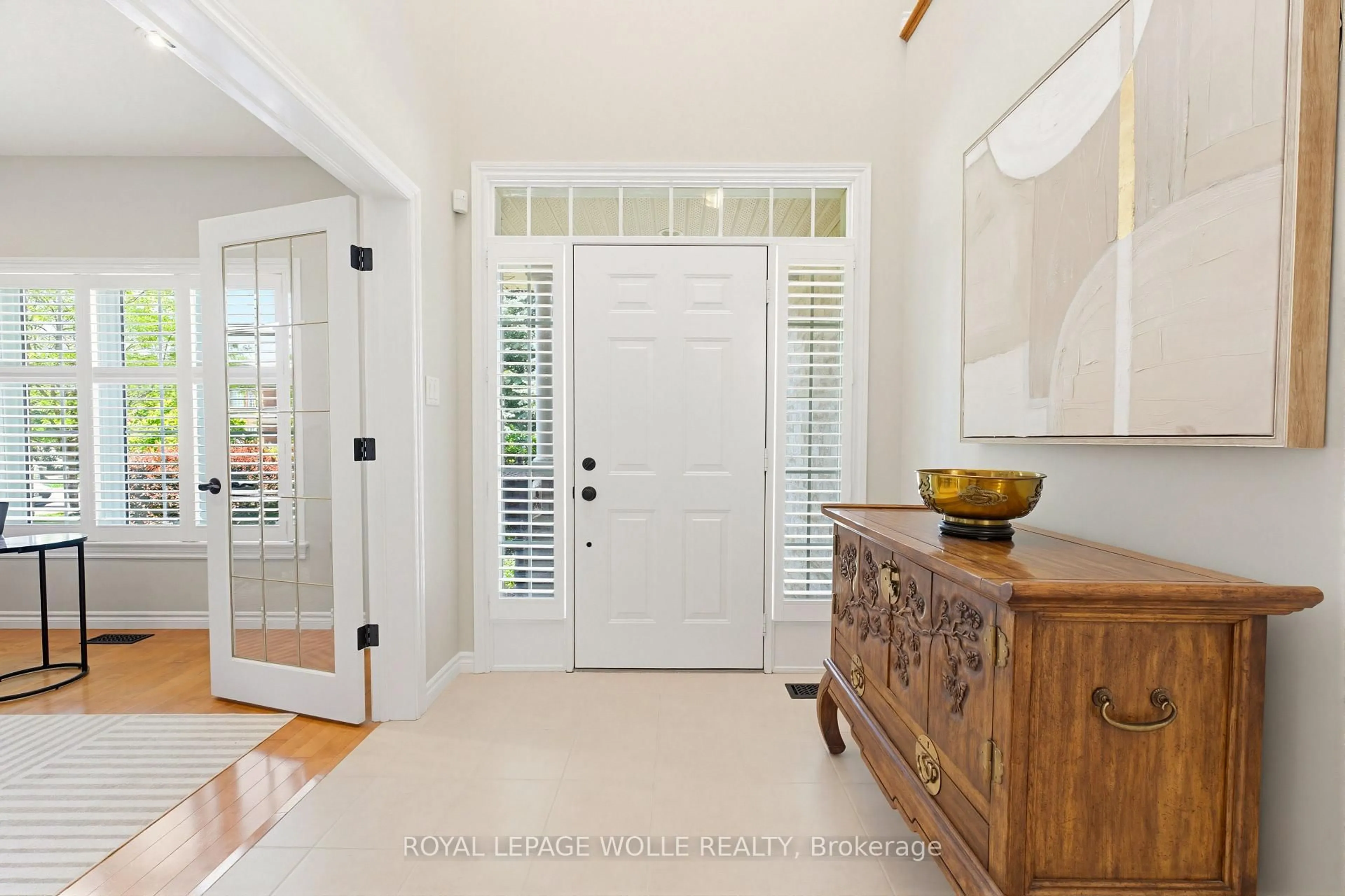 Indoor entryway for 822 Birchmount Dr, Waterloo Ontario N2V 2R3