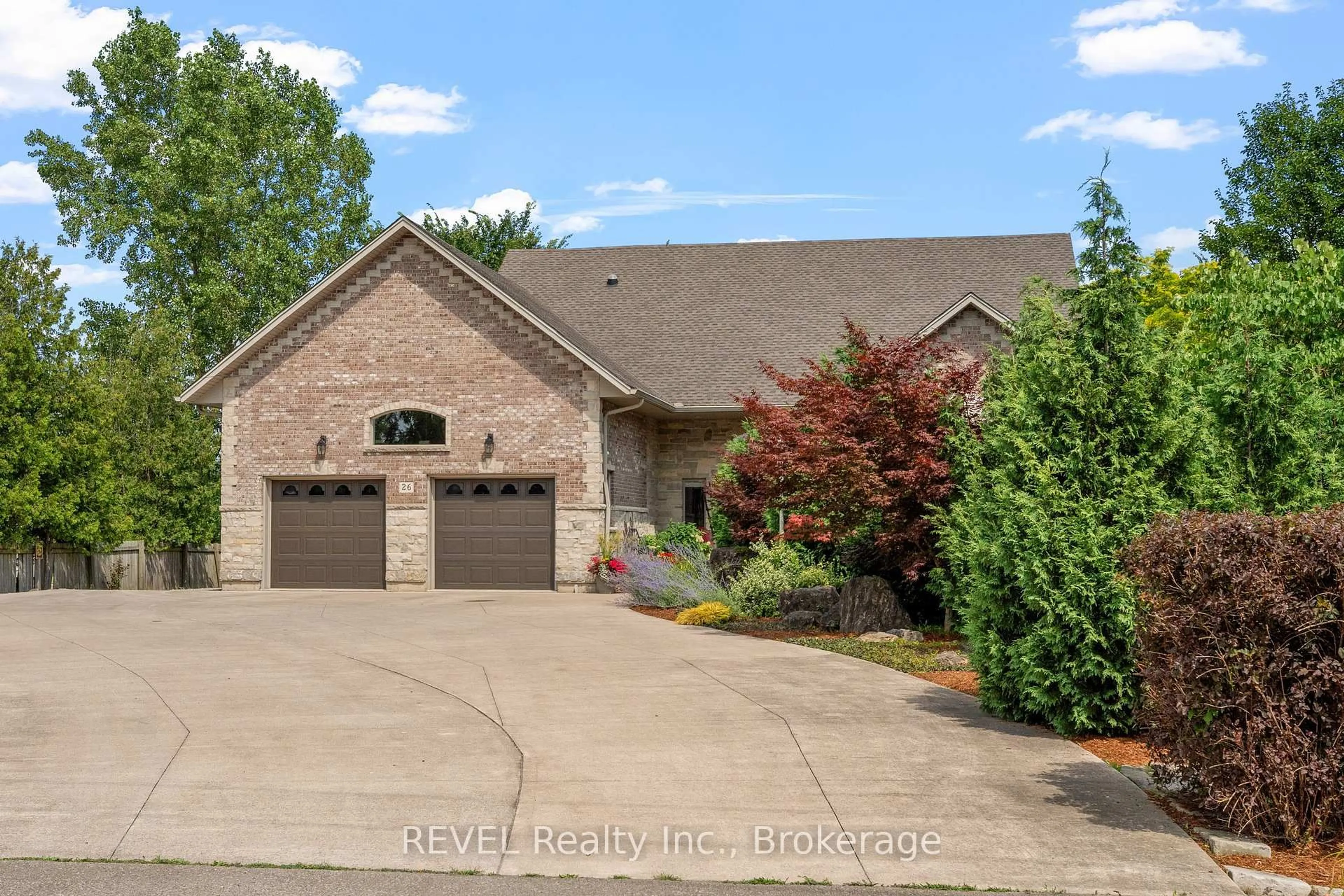Home with brick exterior material, unknown for 26 kingsway St, Welland Ontario L3B 3N8