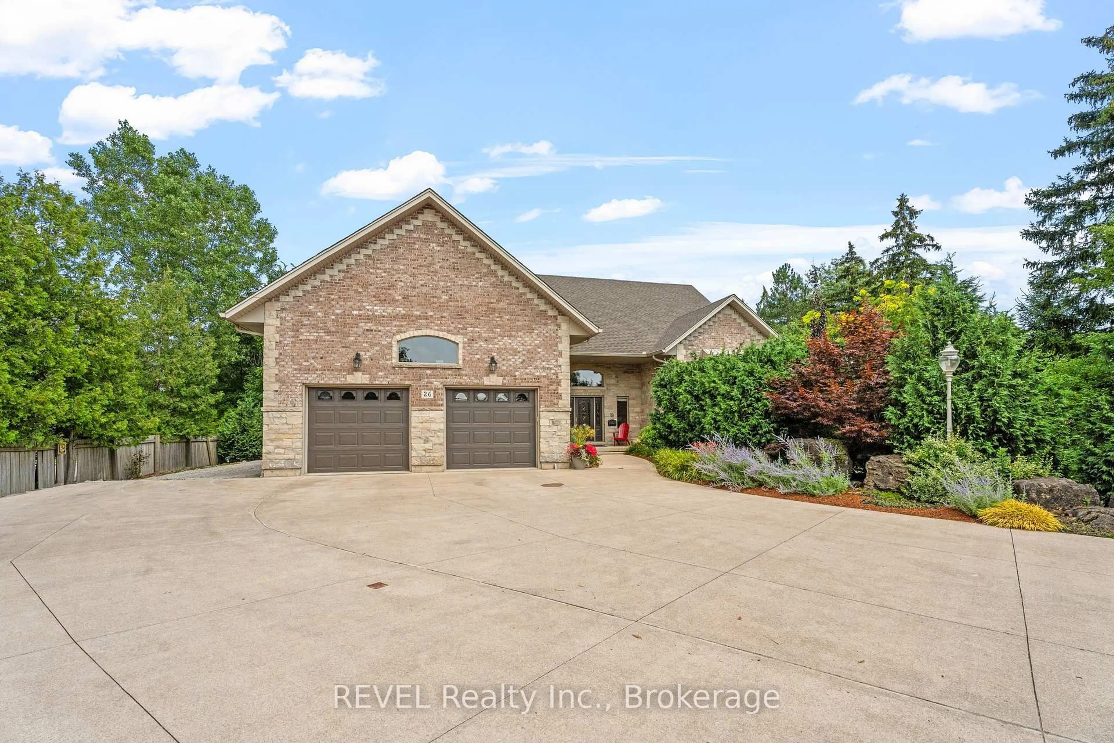 Home with brick exterior material, unknown for 26 kingsway St, Welland Ontario L3B 3N8
