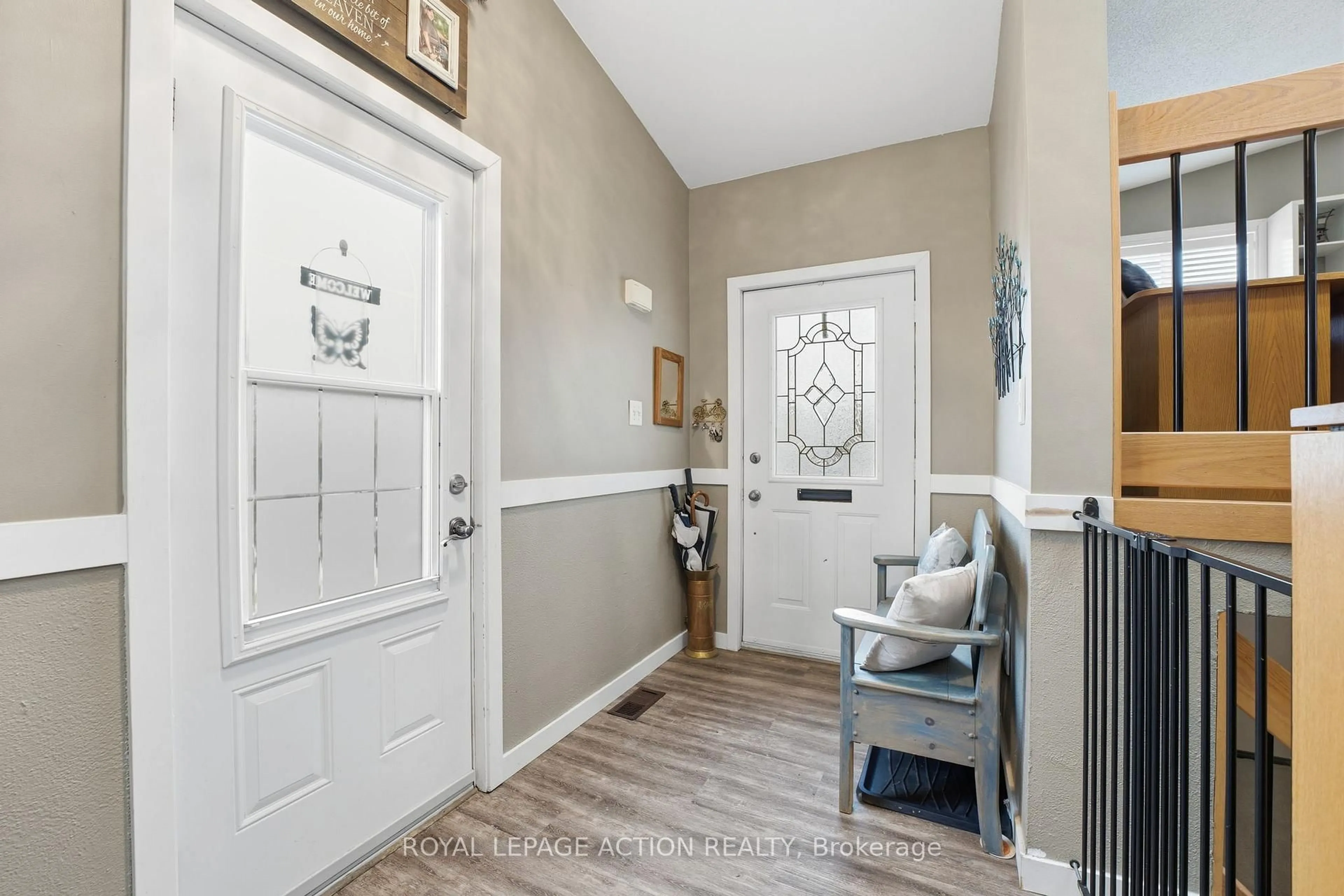 Indoor entryway for 71 Barnes Ave, Brantford Ontario N3R 4Y9