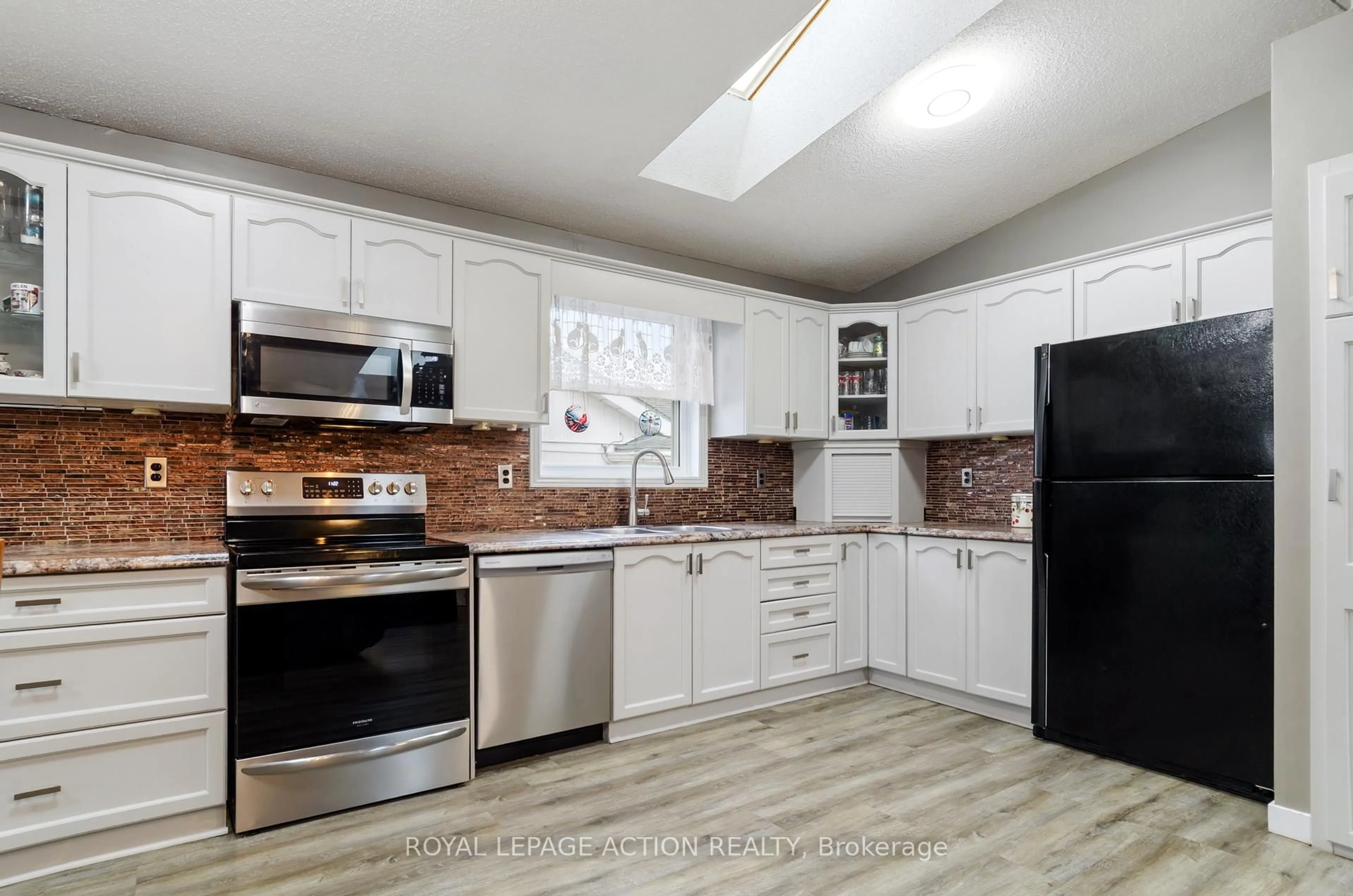 Open concept kitchen, unknown for 71 Barnes Ave, Brantford Ontario N3R 4Y9