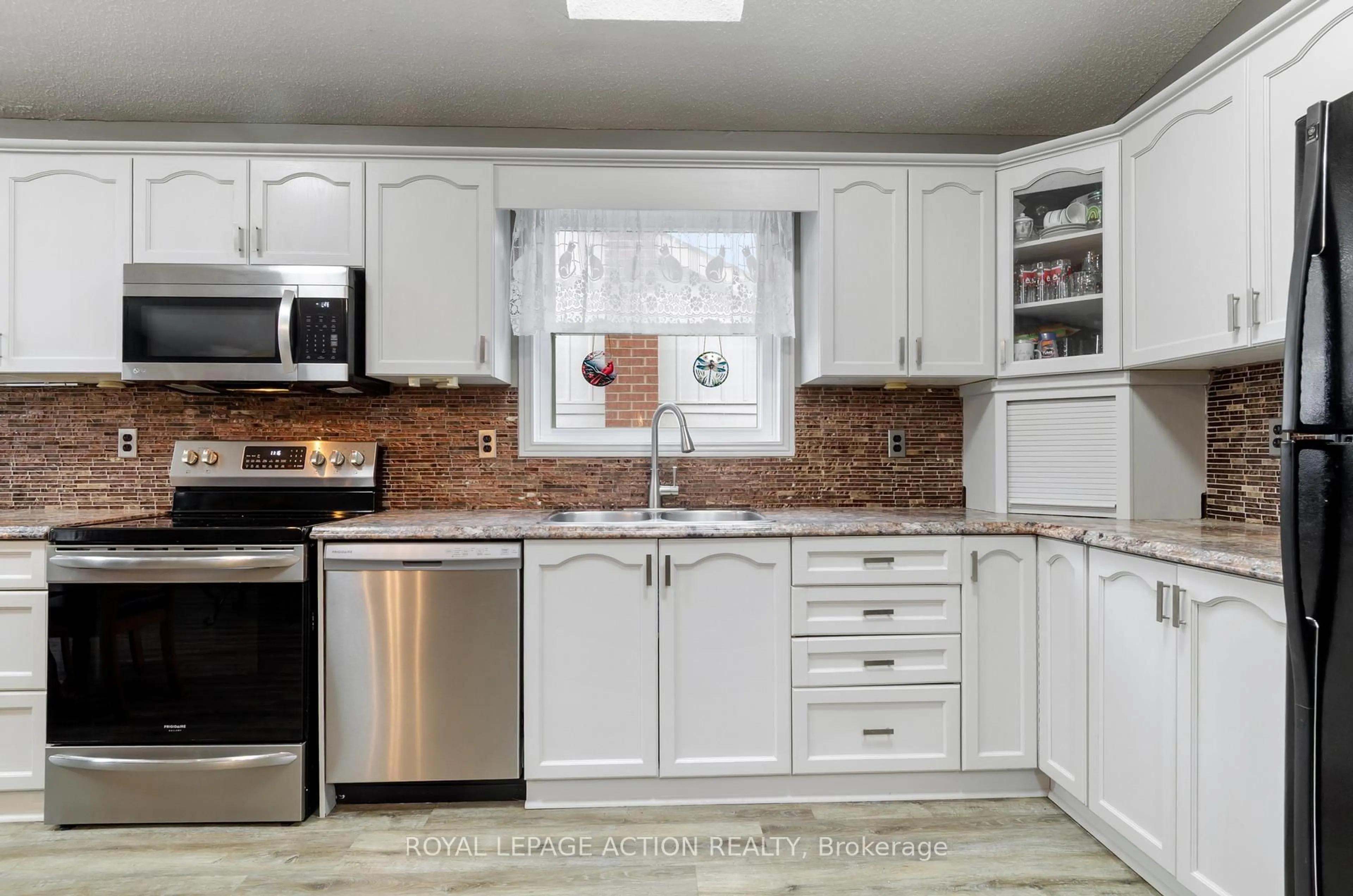 Open concept kitchen, ceramic/tile floor for 71 Barnes Ave, Brantford Ontario N3R 4Y9