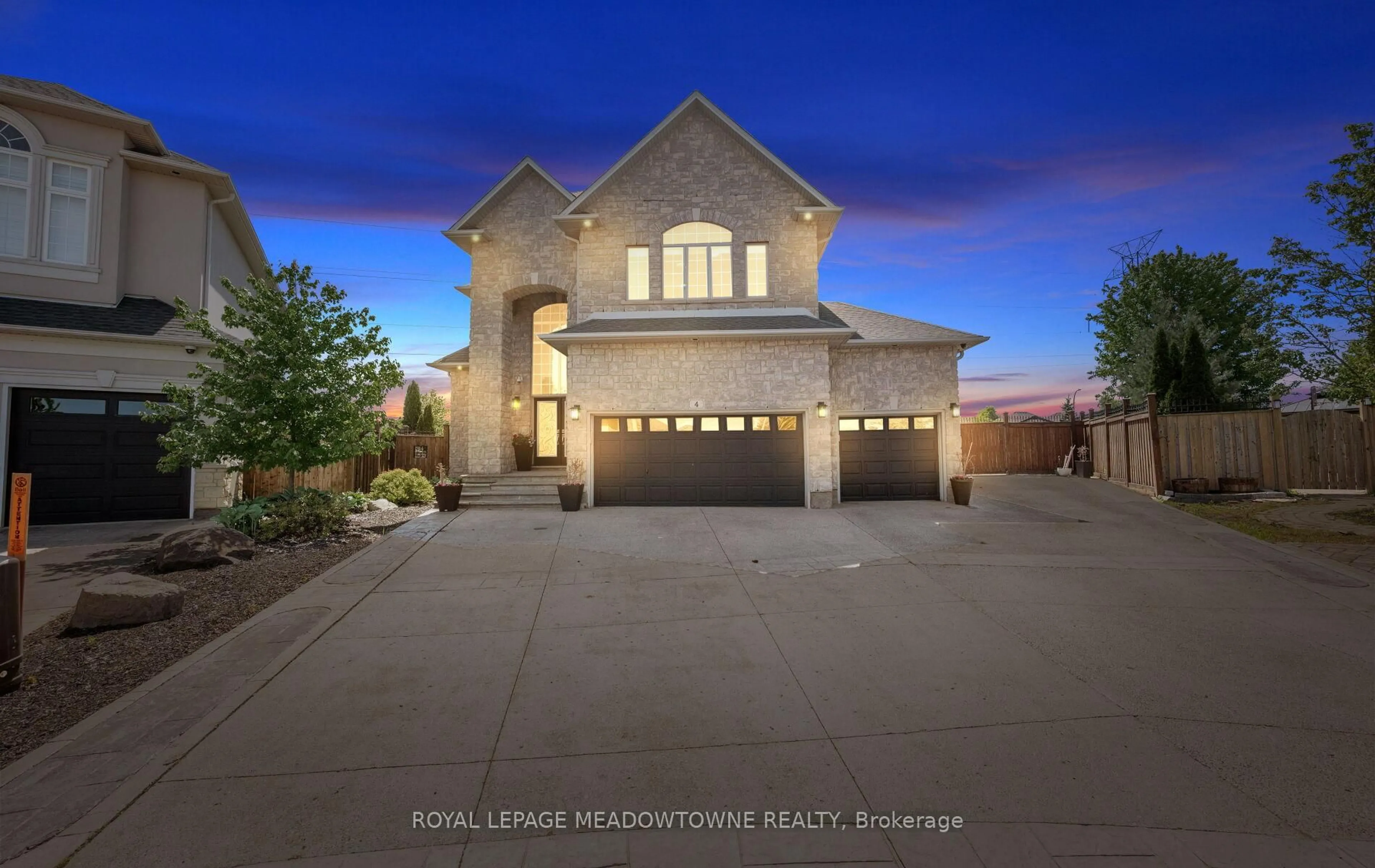 Unknown for 4 Playfair Crt, Hamilton Ontario L9K 1R6