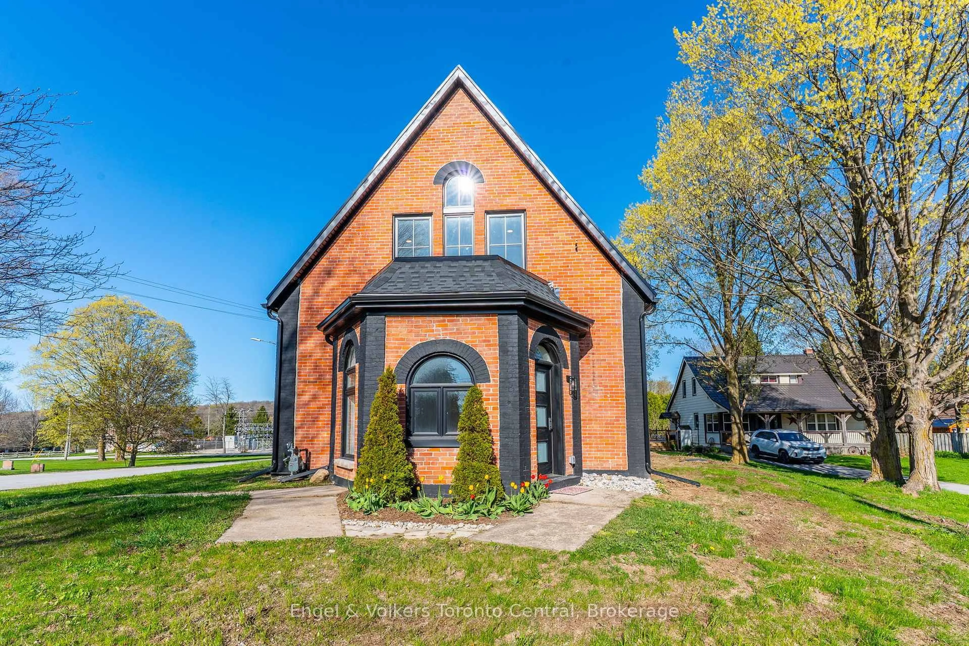 Home with brick exterior material, building for 57 CRAWFORD St, Chatsworth Ontario N0H 1G0