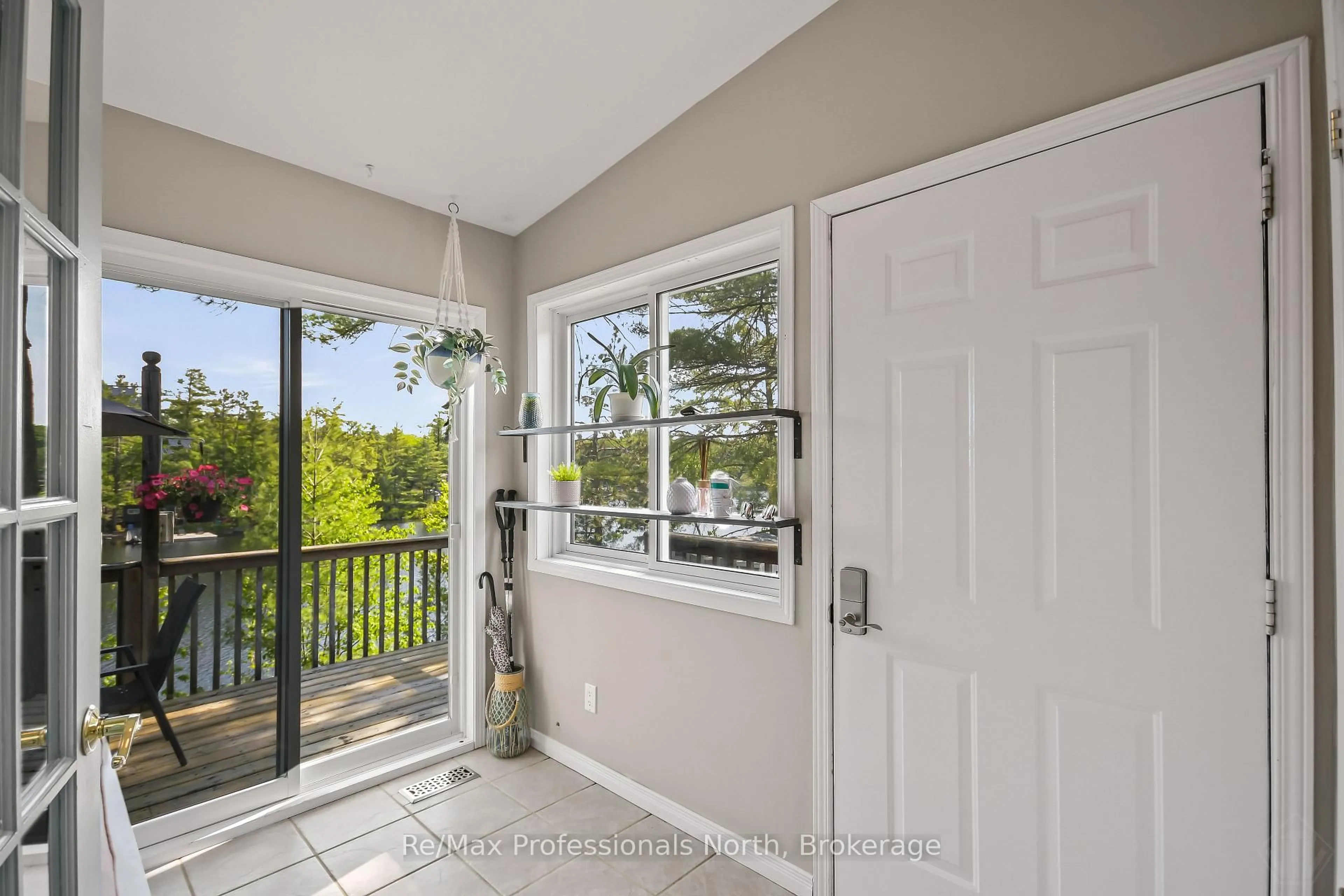 Indoor entryway for 5 Pinetree Rd, Gravenhurst Ontario P1P 0E2