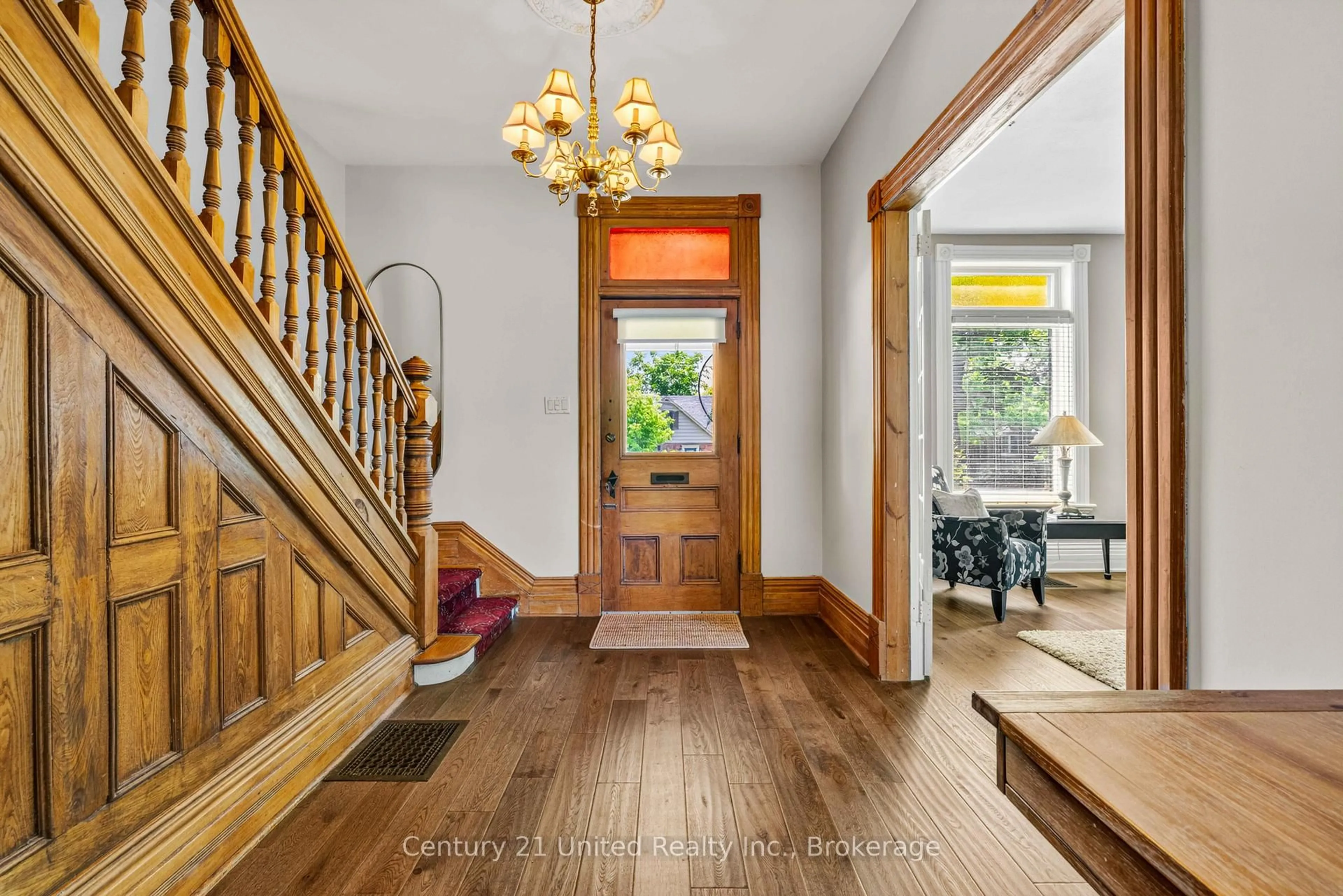 Indoor entryway for 186 Aberdeen Ave, Peterborough Ontario K9H 4W8