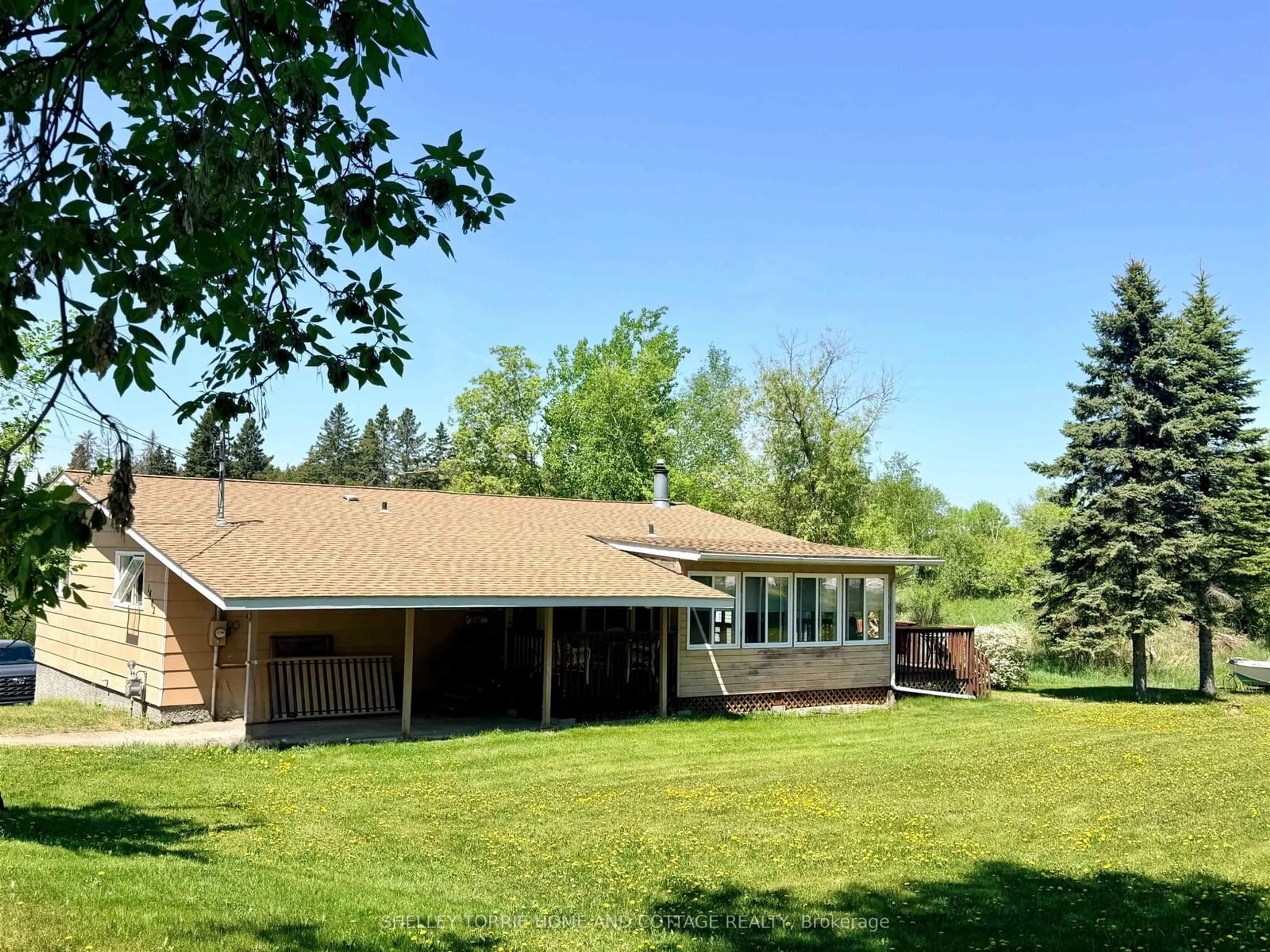 A pic from outside/outdoor area/front of a property/back of a property/a pic from drone, unknown for 1402 Ottawa Street, Kenora Ontario P0X 1C0