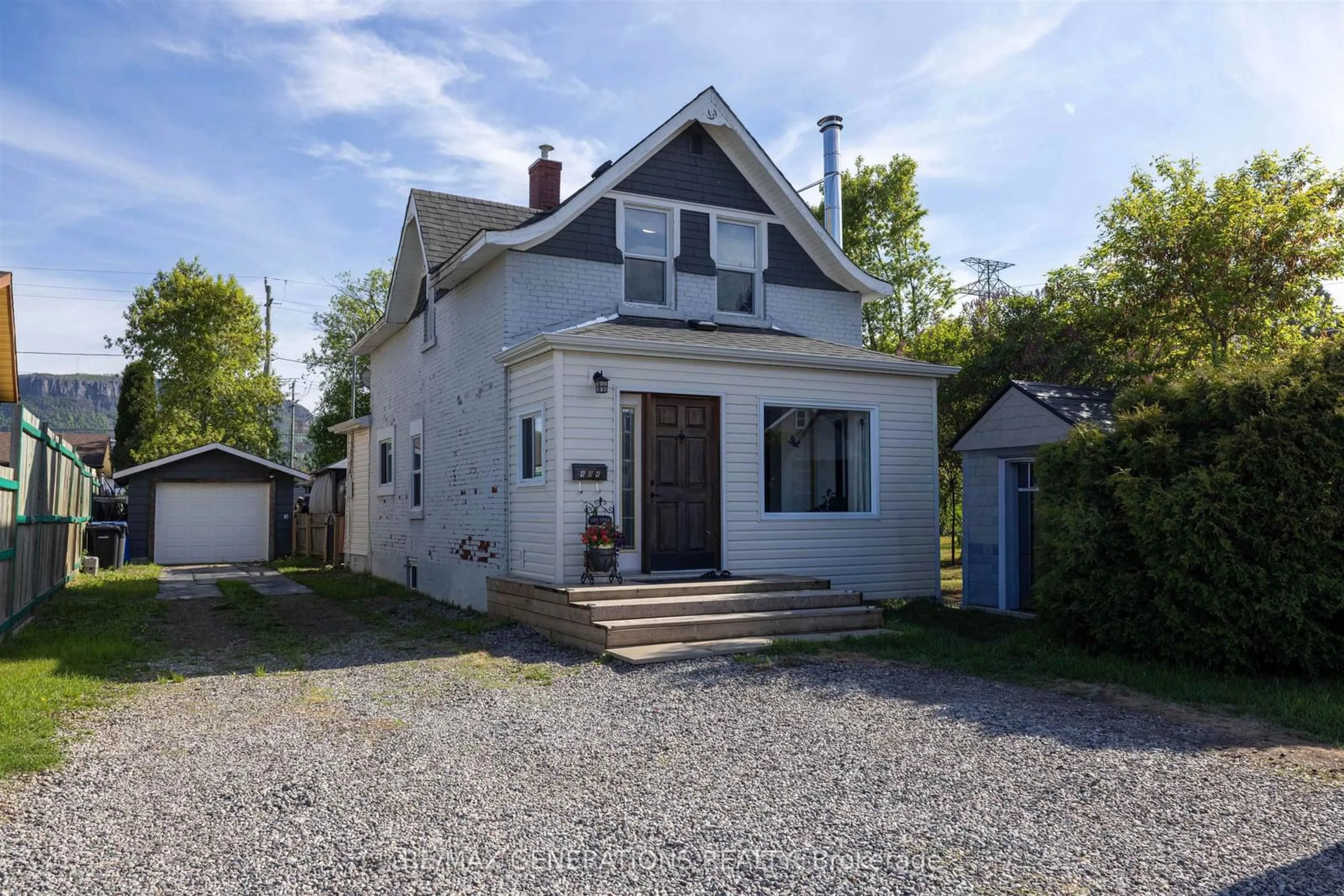 Unknown for 404 Amelia St, Thunder Bay Ontario P7E 4A8
