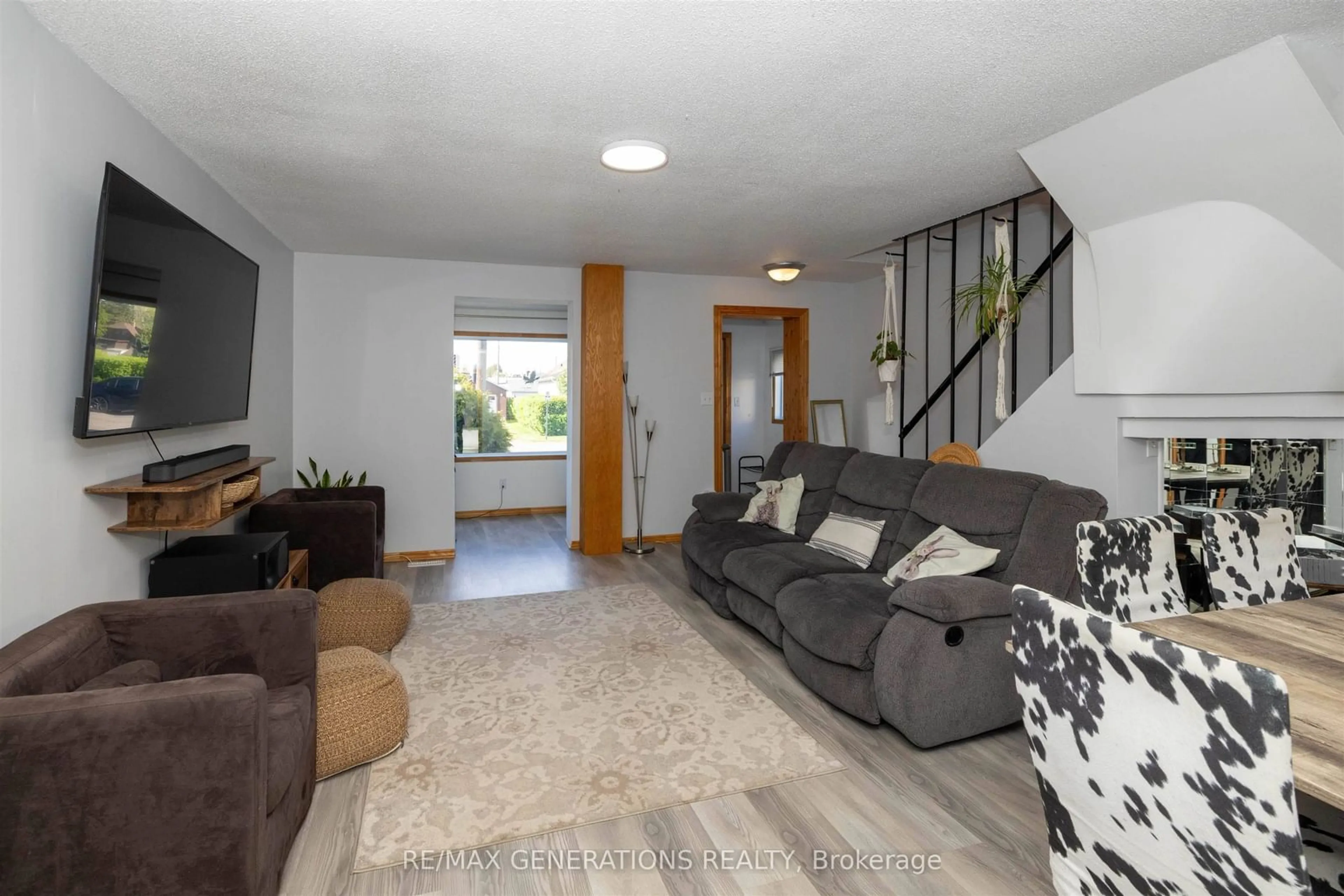 Living room with furniture, unknown for 404 Amelia St, Thunder Bay Ontario P7E 4A8