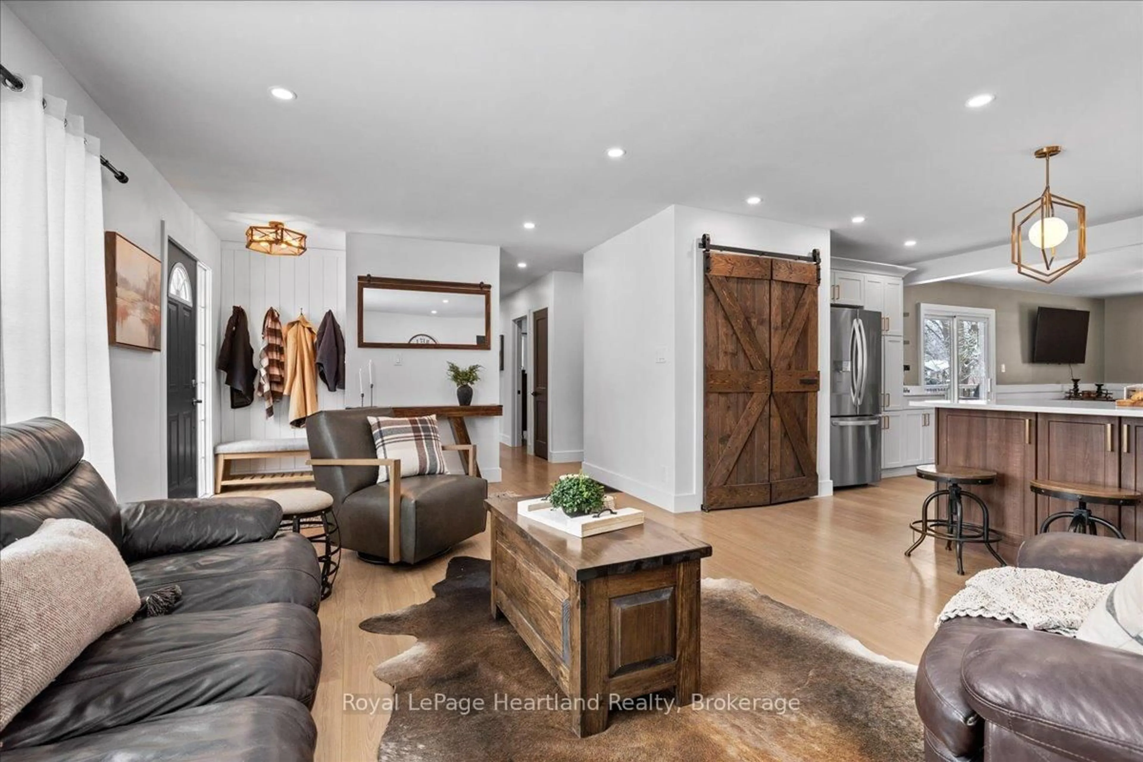 Indoor entryway for 77 Chalk St, Huron East Ontario N0K 1W0