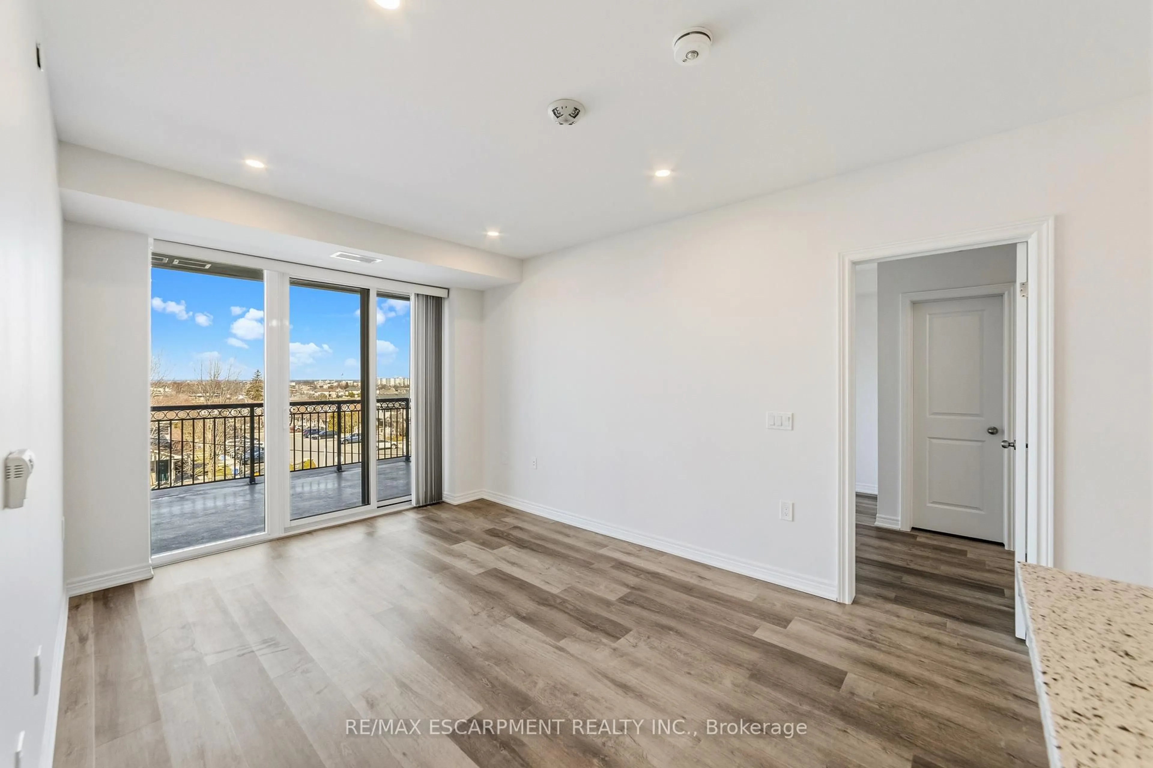 A pic of a room for 2750 King St #302, Hamilton Ontario L8G 1J4