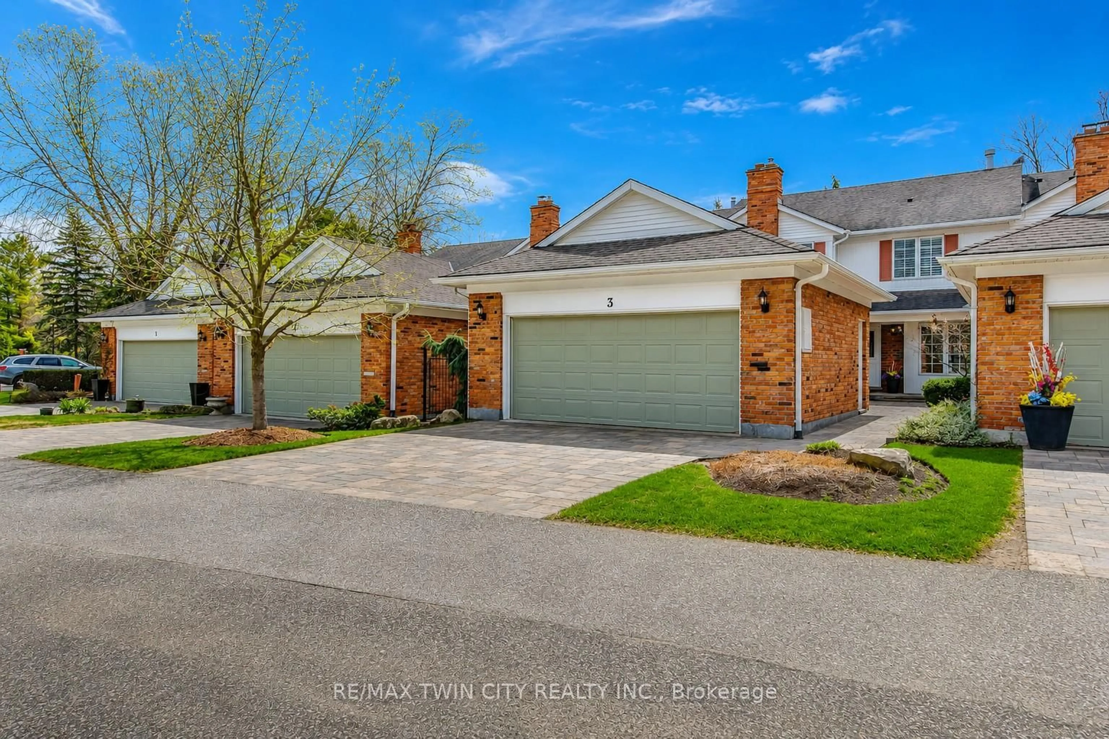 A pic from outside/outdoor area/front of a property/back of a property/a pic from drone, street for 700 GLASGOW St, Kitchener Ontario N2M 2N8