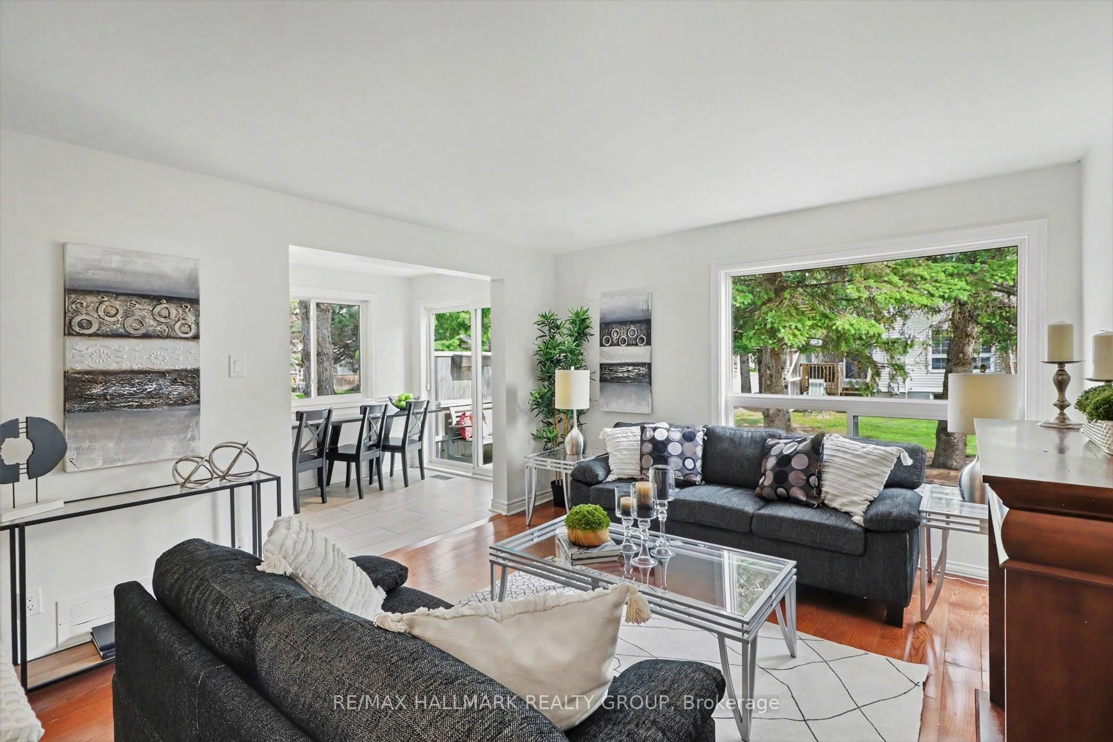 Living room with furniture, unknown for 27 Sandcliffe Terr, Ottawa Ontario K2G 5Y2